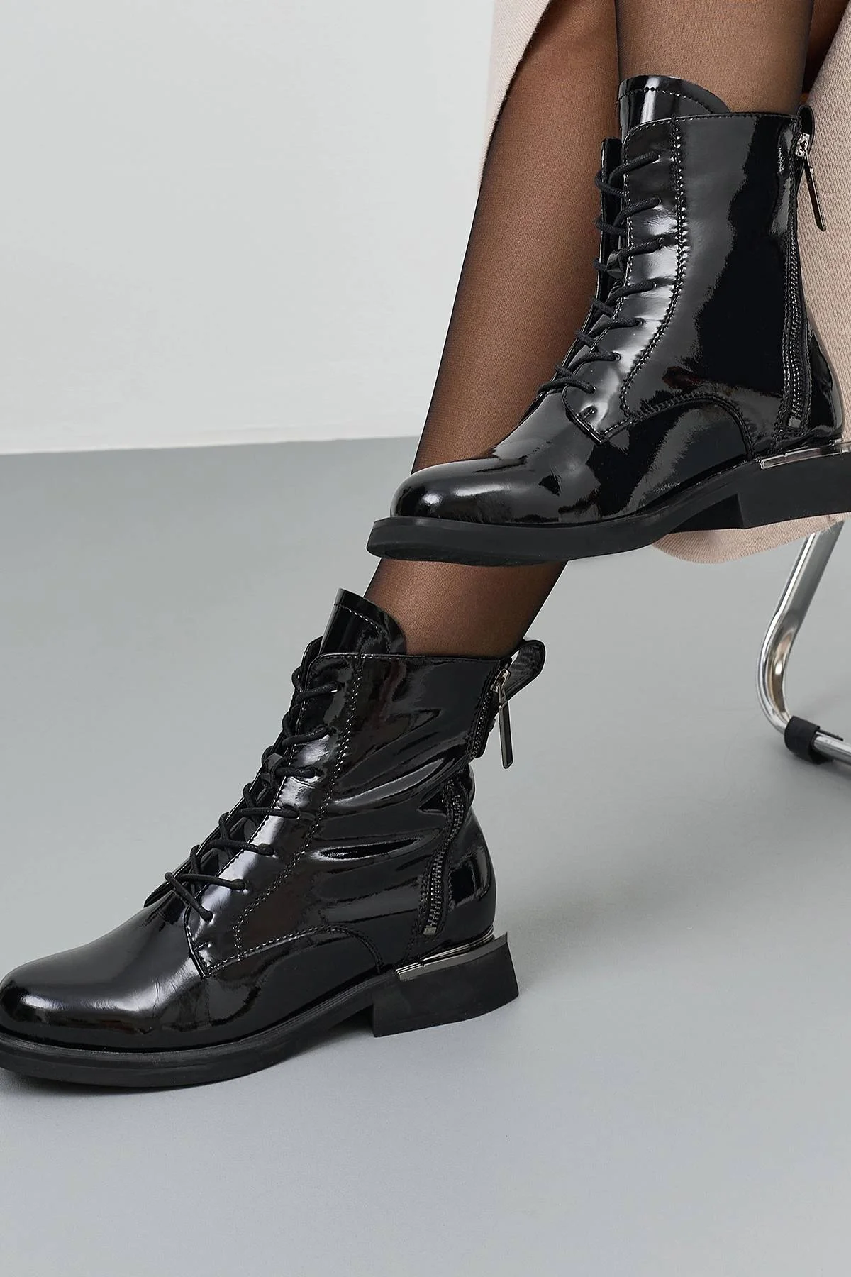 Лаковые ботинки из натуральной кожи, 39
