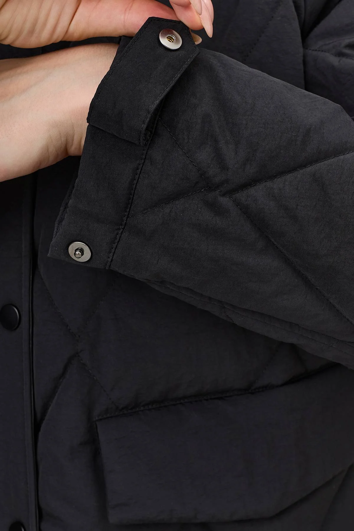 Лимитированная серия куртка с воротником из искусственного меха и палантин, 42 Лимитированная серия куртка с воротником из искусственного меха и палантин, 42