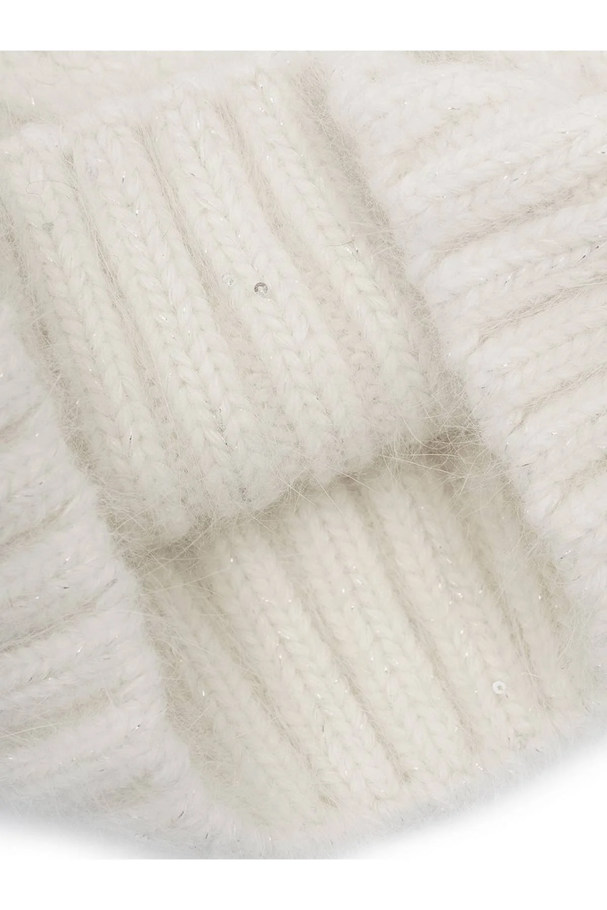 Шапка белая, One