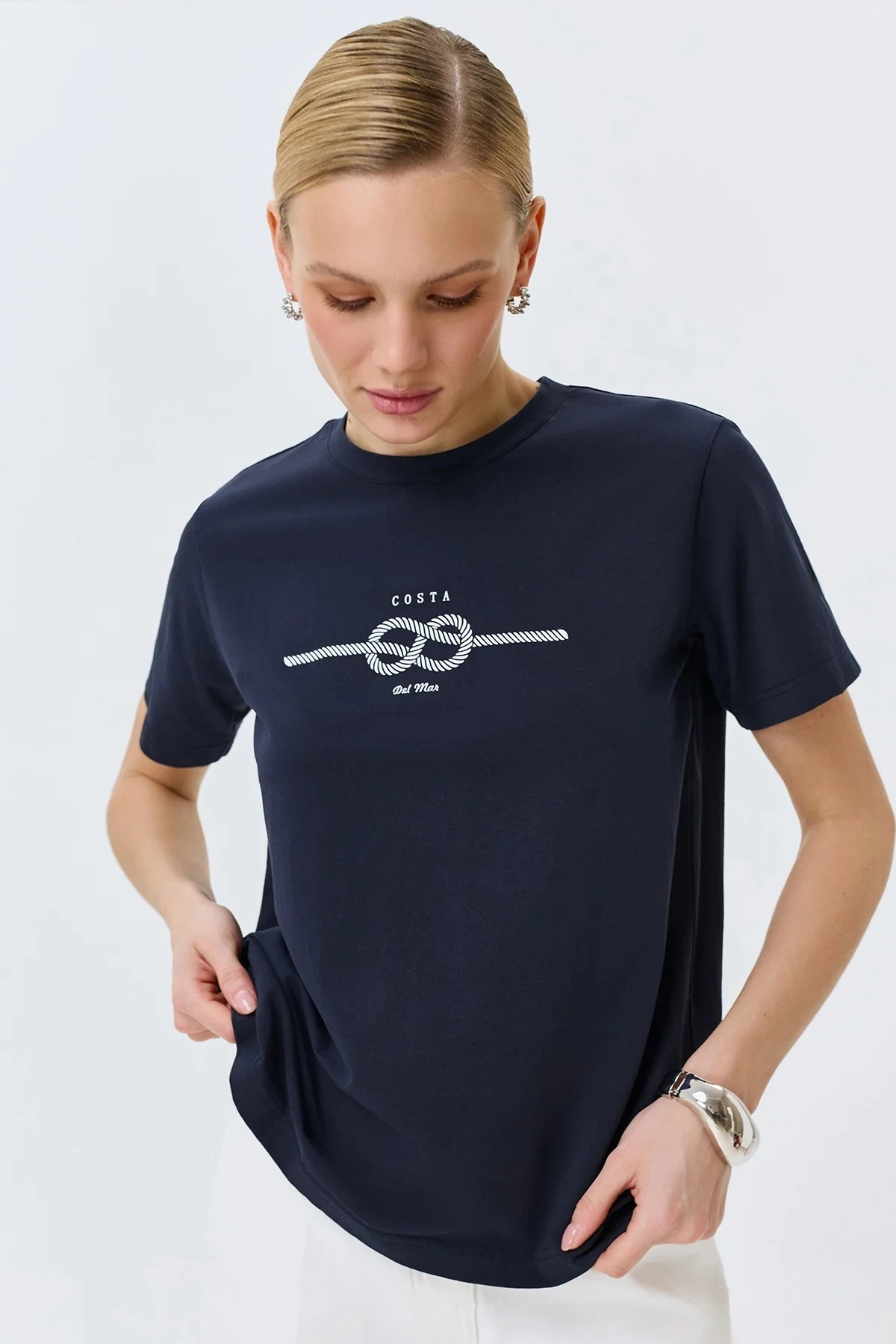 Футболка с деликатным принтом, 44