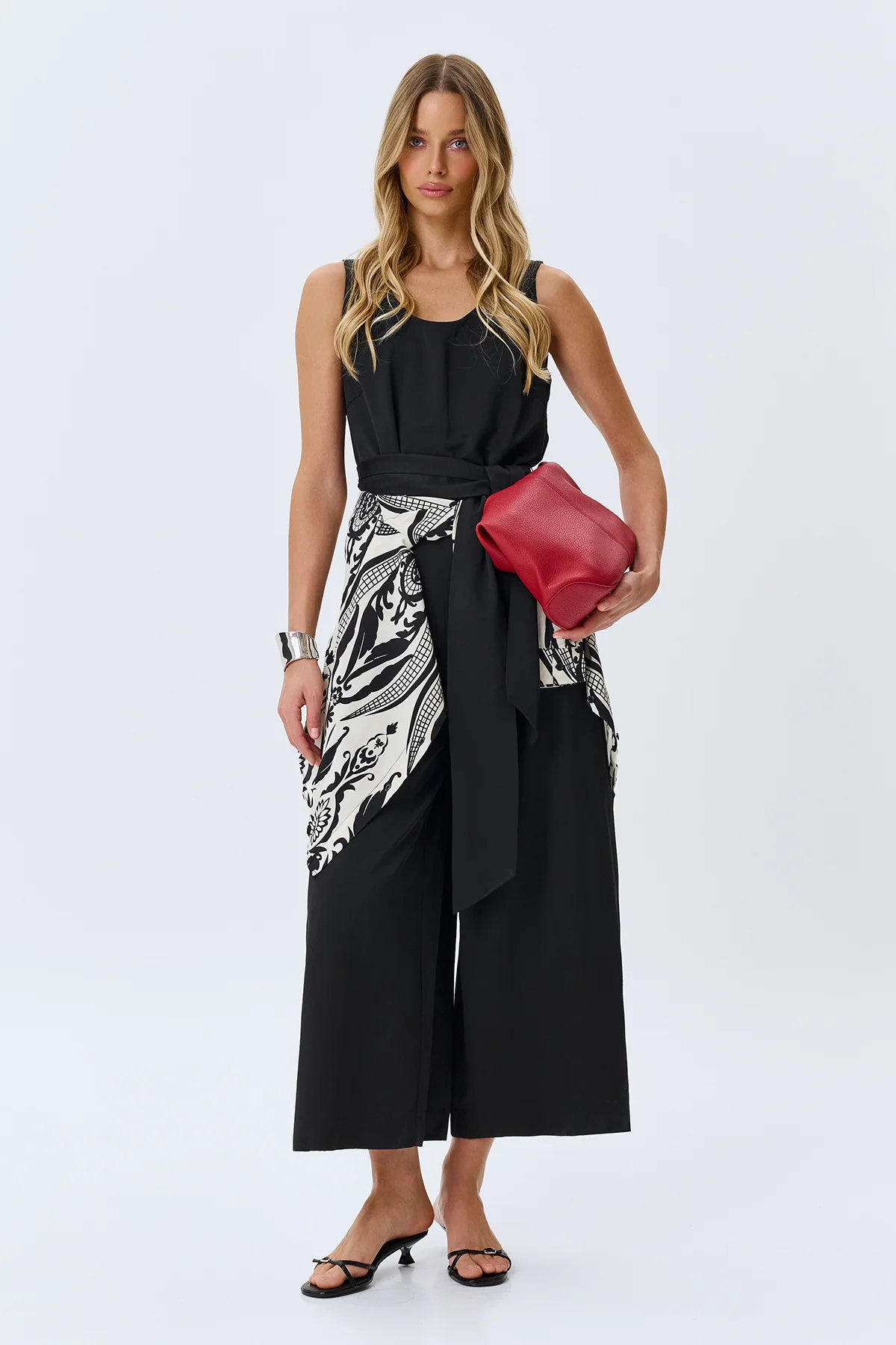 Свободный комбинезон из района, 48