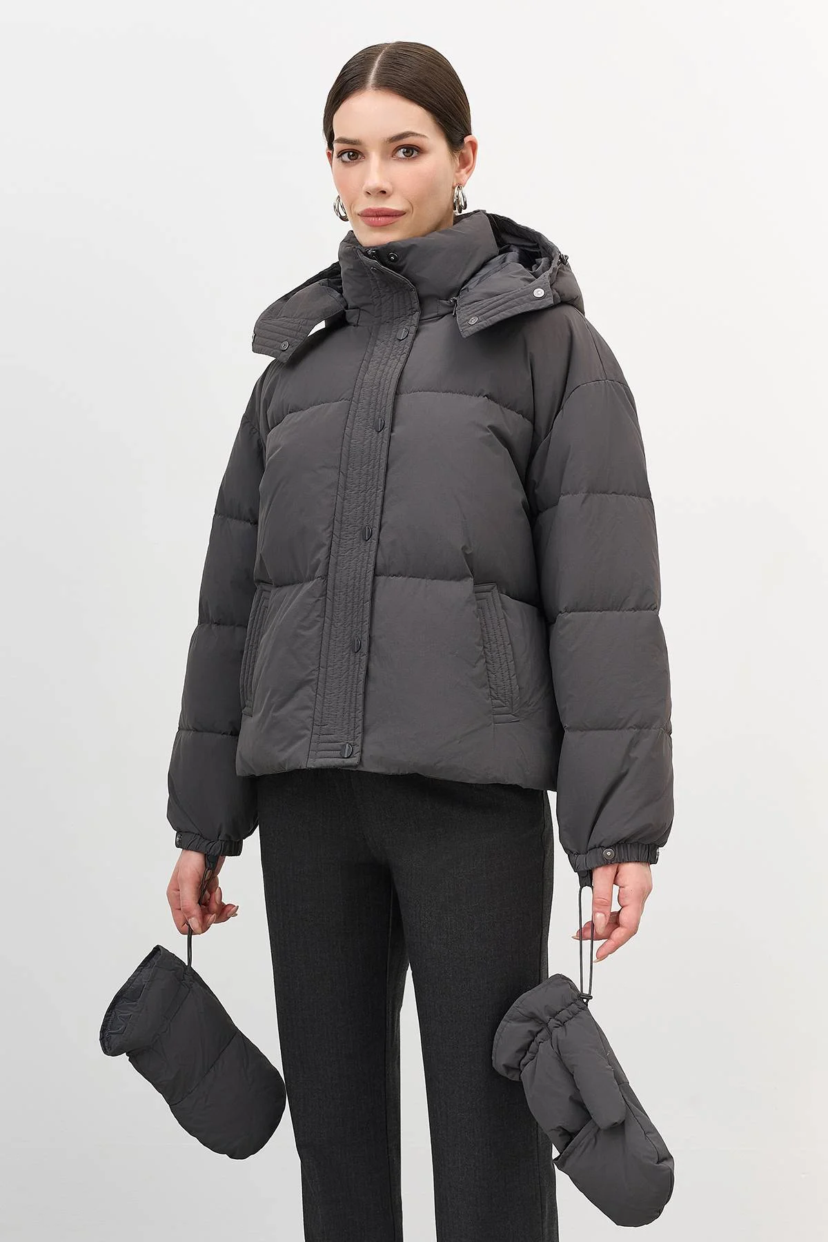 Лимитированная серия графитовая куртка с четким кроем и асимметрией с варежками, 50