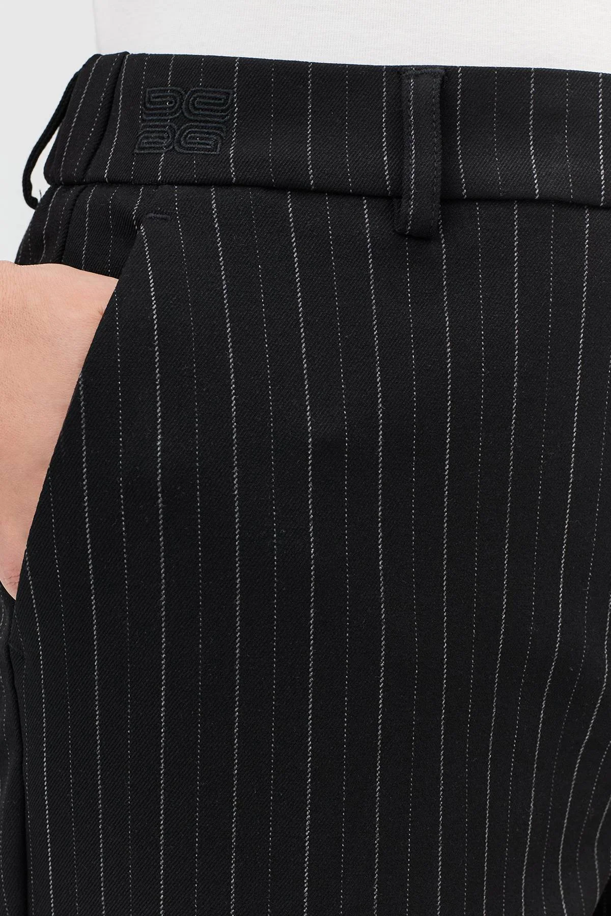 Классические брюки в тонкую полоску, 42