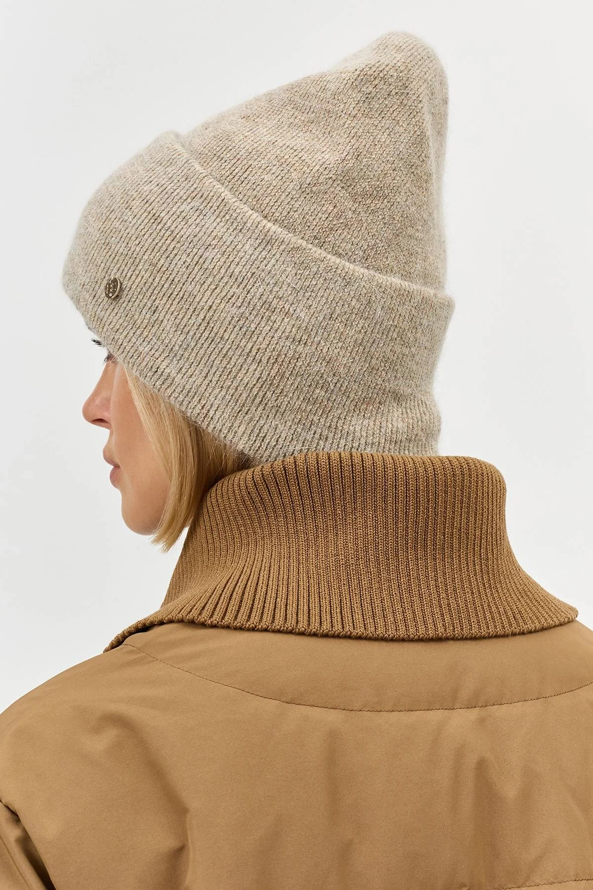 Шапка в рубчик с декором, One