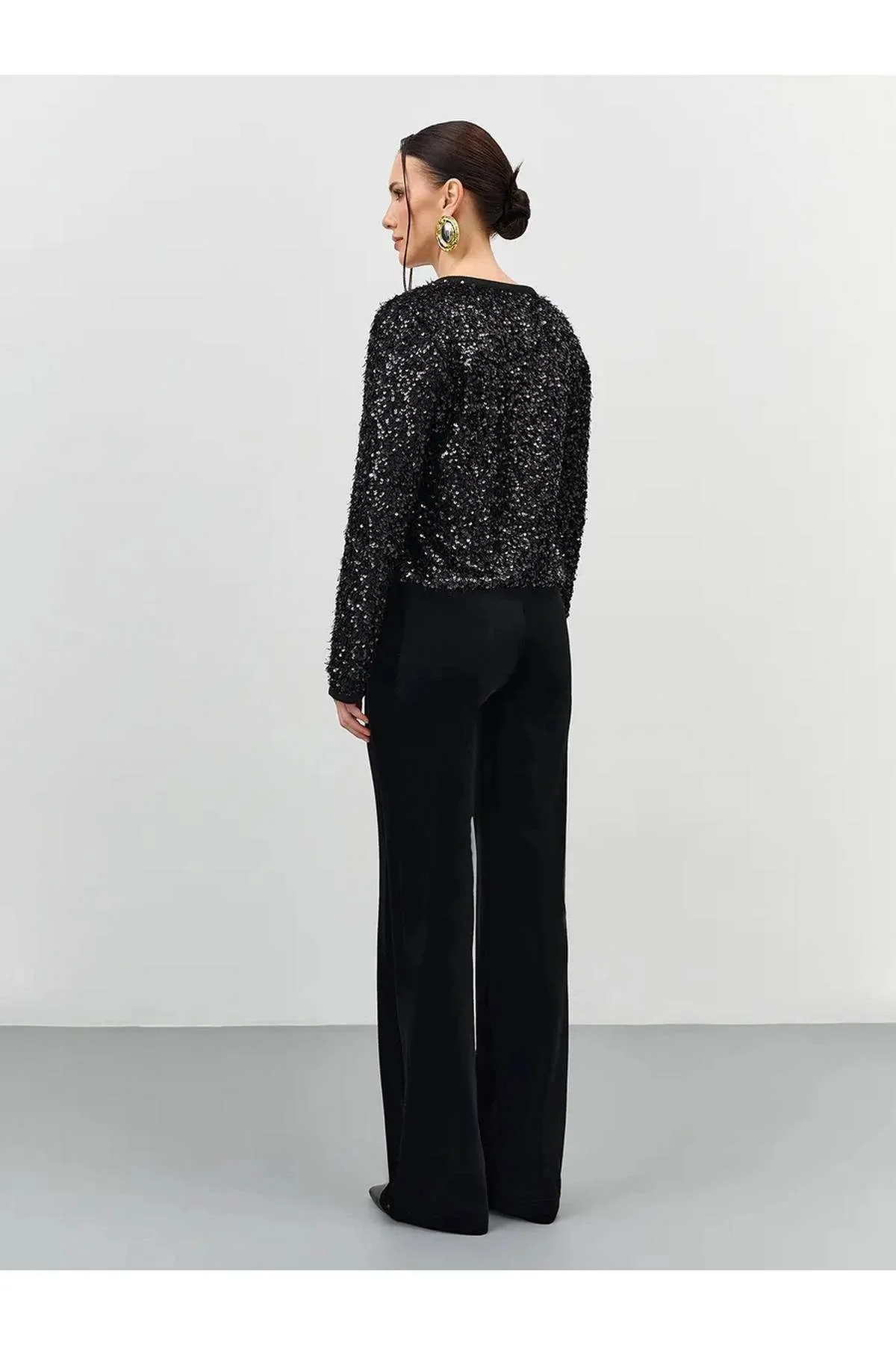 Платье с искрящимися пайетками, 46