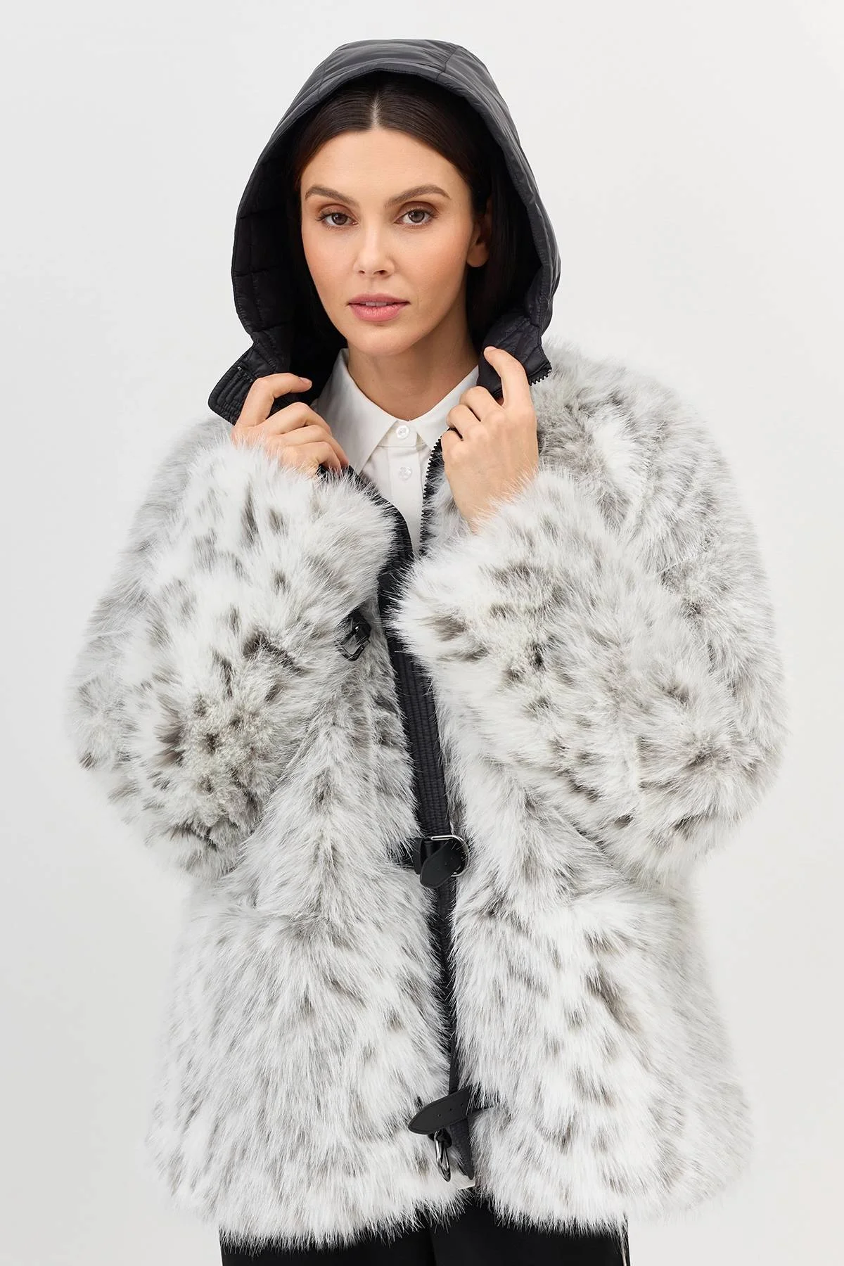 Лимитированная серия меховая куртка в сером цвете с  палантином, 44 Лимитированная серия меховая куртка в сером цвете с  палантином, 44