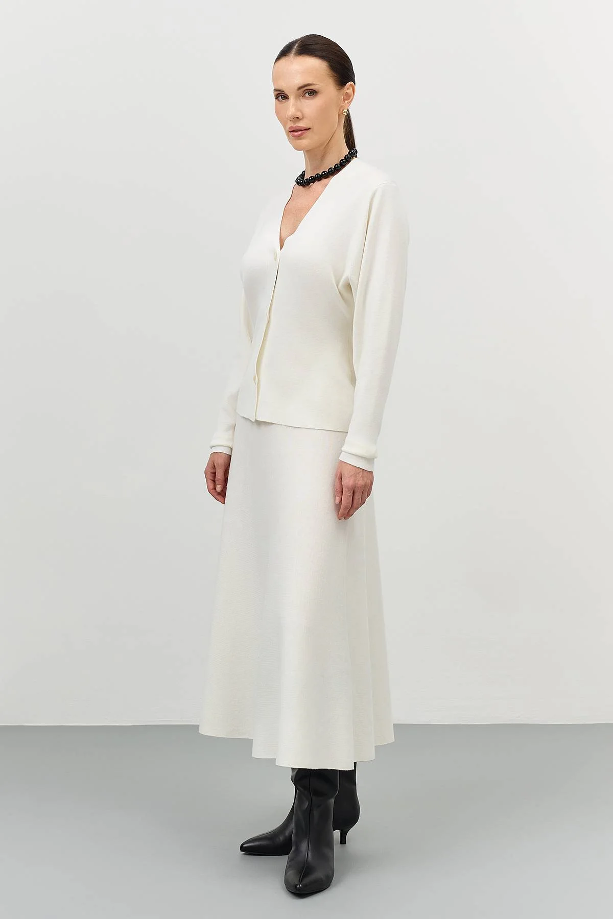 Классический белый кардиган с V-образным вырезом, 48