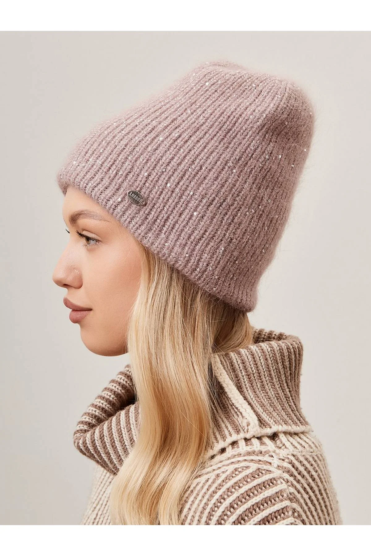 Шапка пыльно-розовая, One