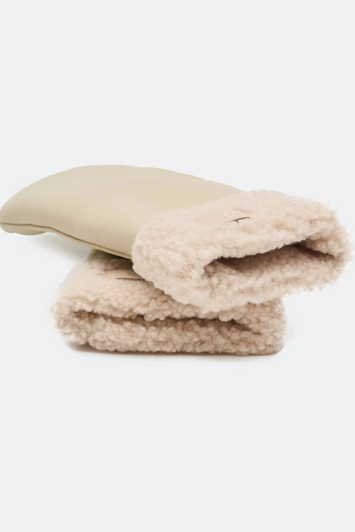 Варежки из искусственной овчины, One