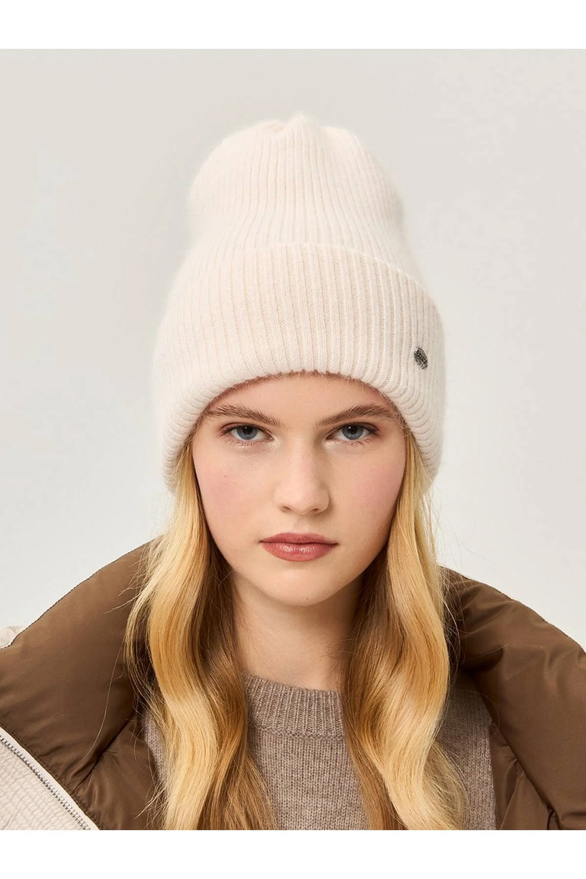 Шапка бежевая, One