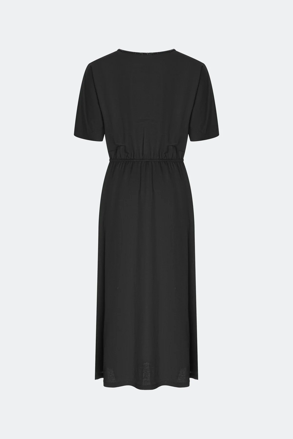 Свободное платье с деликатным декором, 40