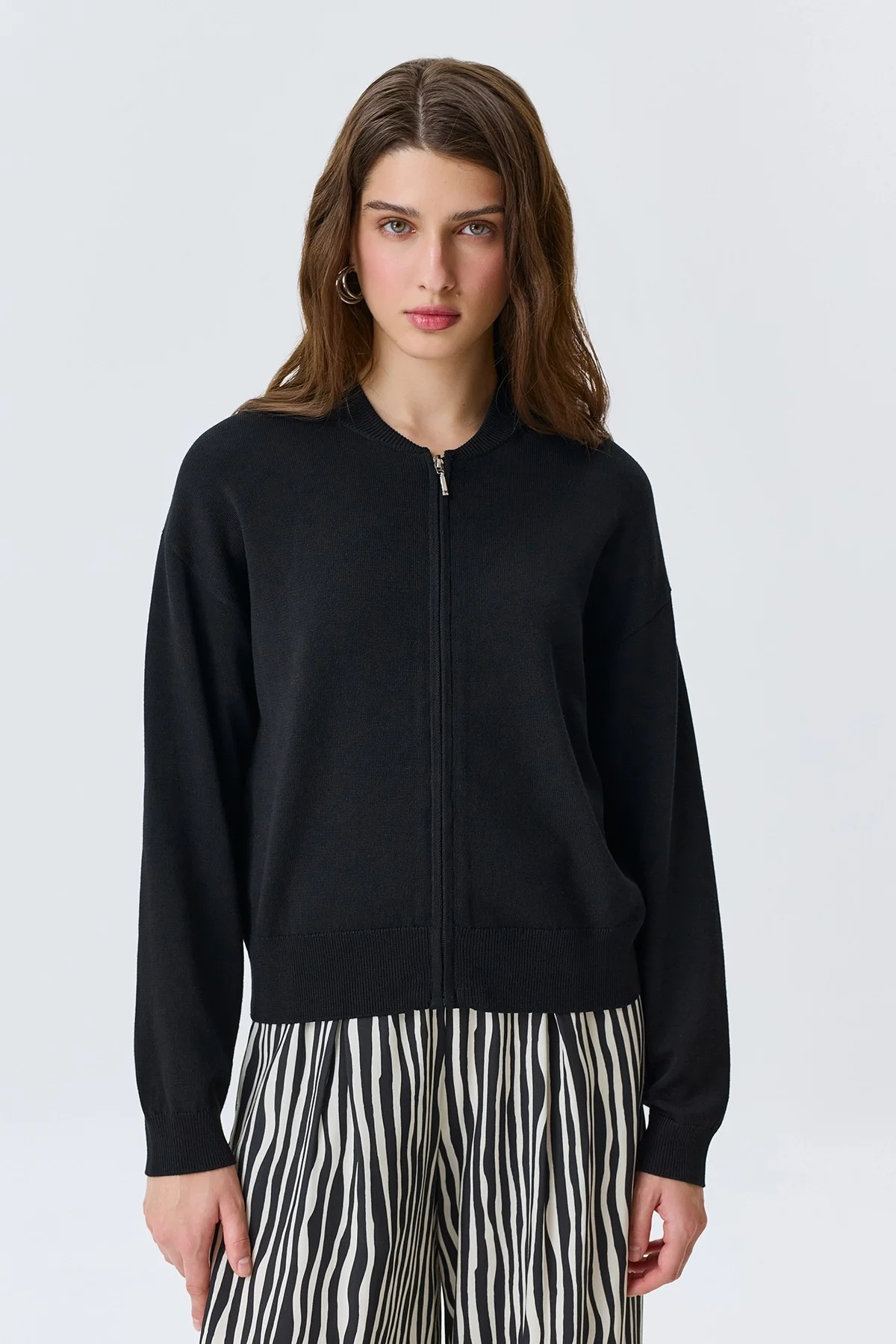 Вязаный бомбер из поливискозной пряжи, 50