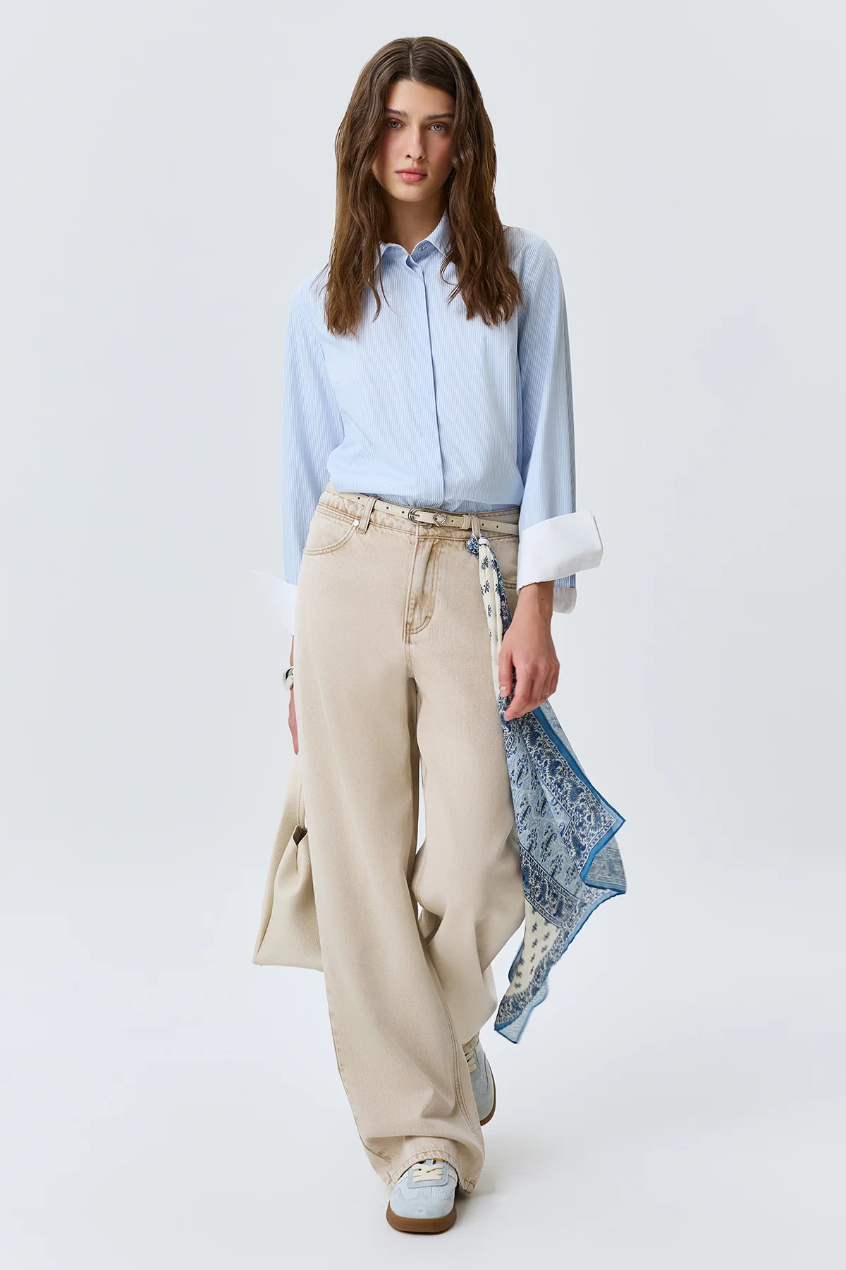 Тонкий кожаный ремень с акцентным декором, M