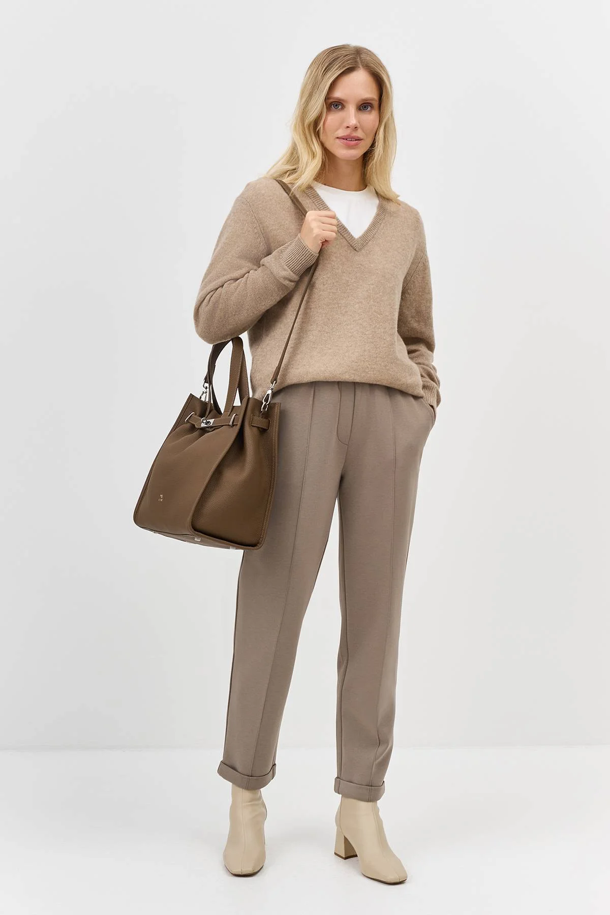 Лимитированная серия джемпер с V-образным вырезом из 100% кашемира и ремень, 42