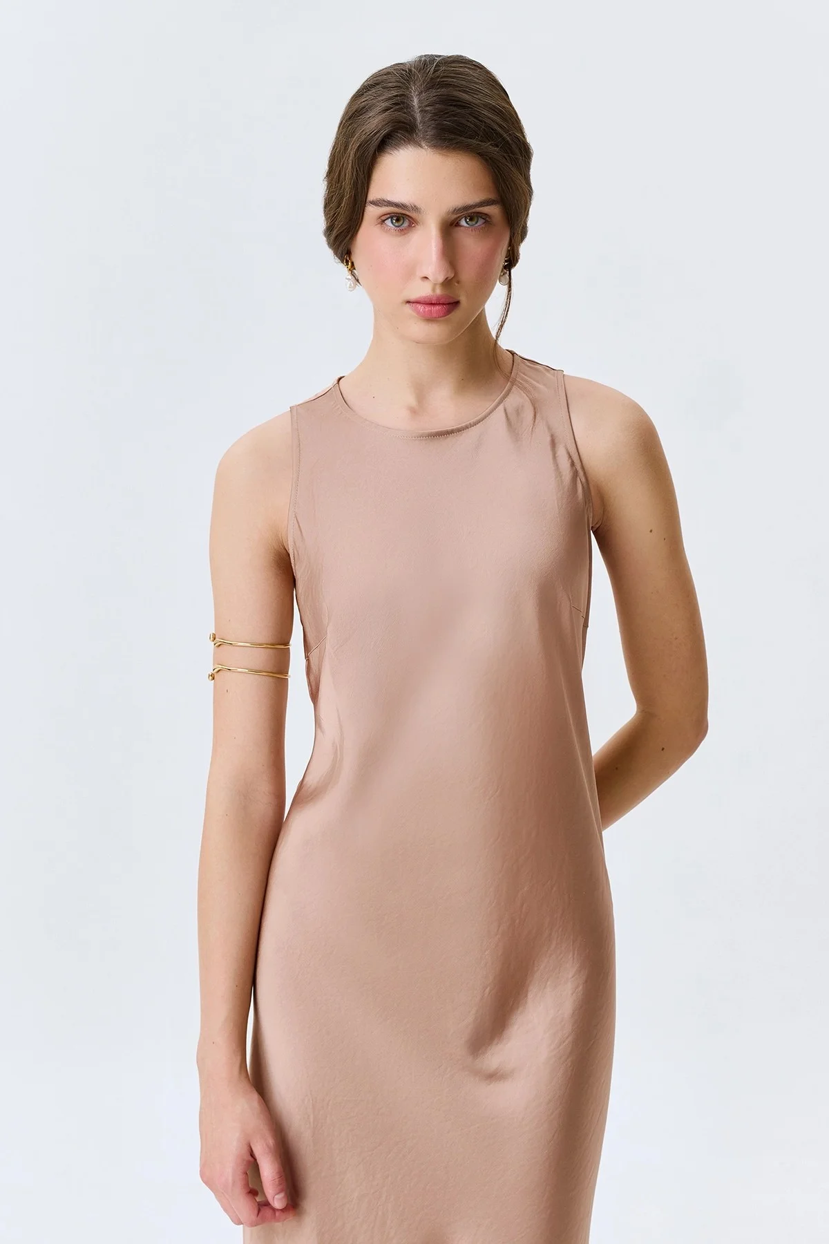 Бежевое сатиновое платье из смесовой вискозы, 48
Бежевое сатиновое платье из смесовой вискозы