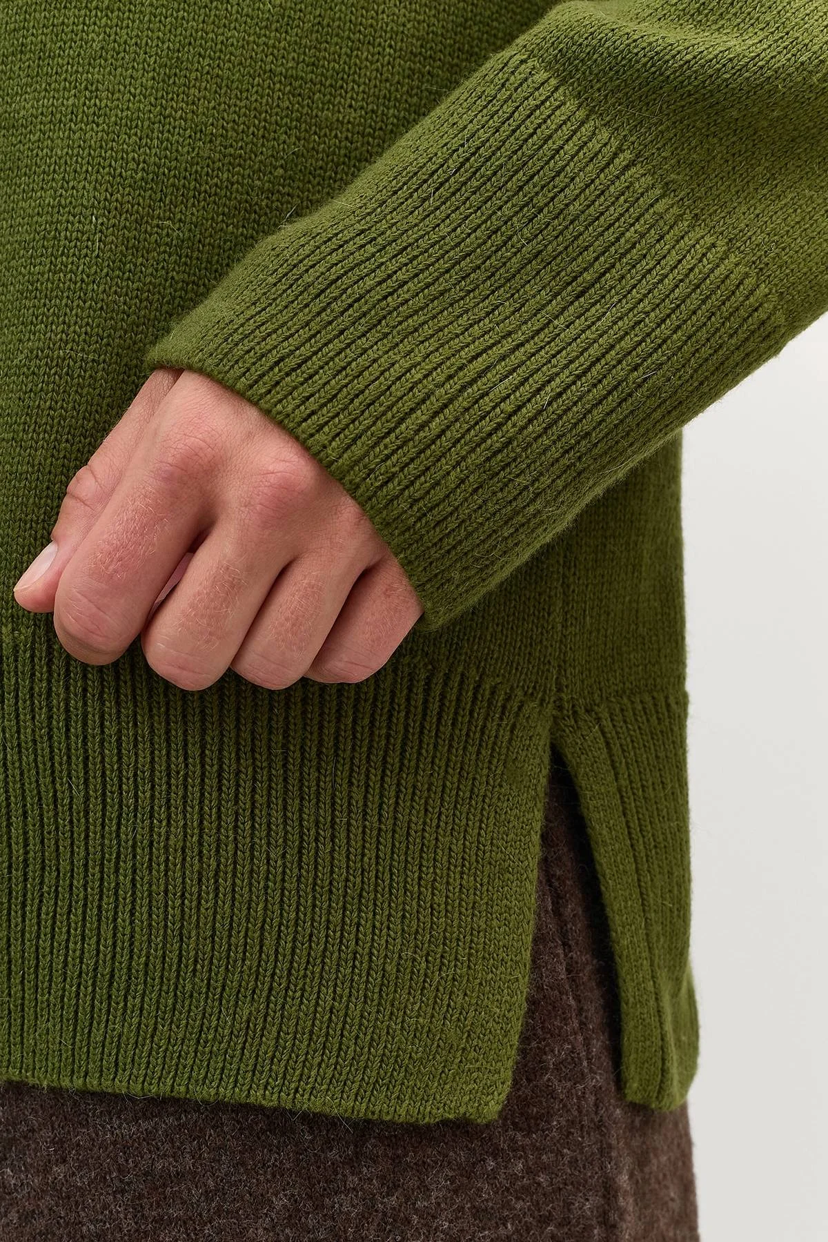 Яркий свитер с ангорой в составе, 46