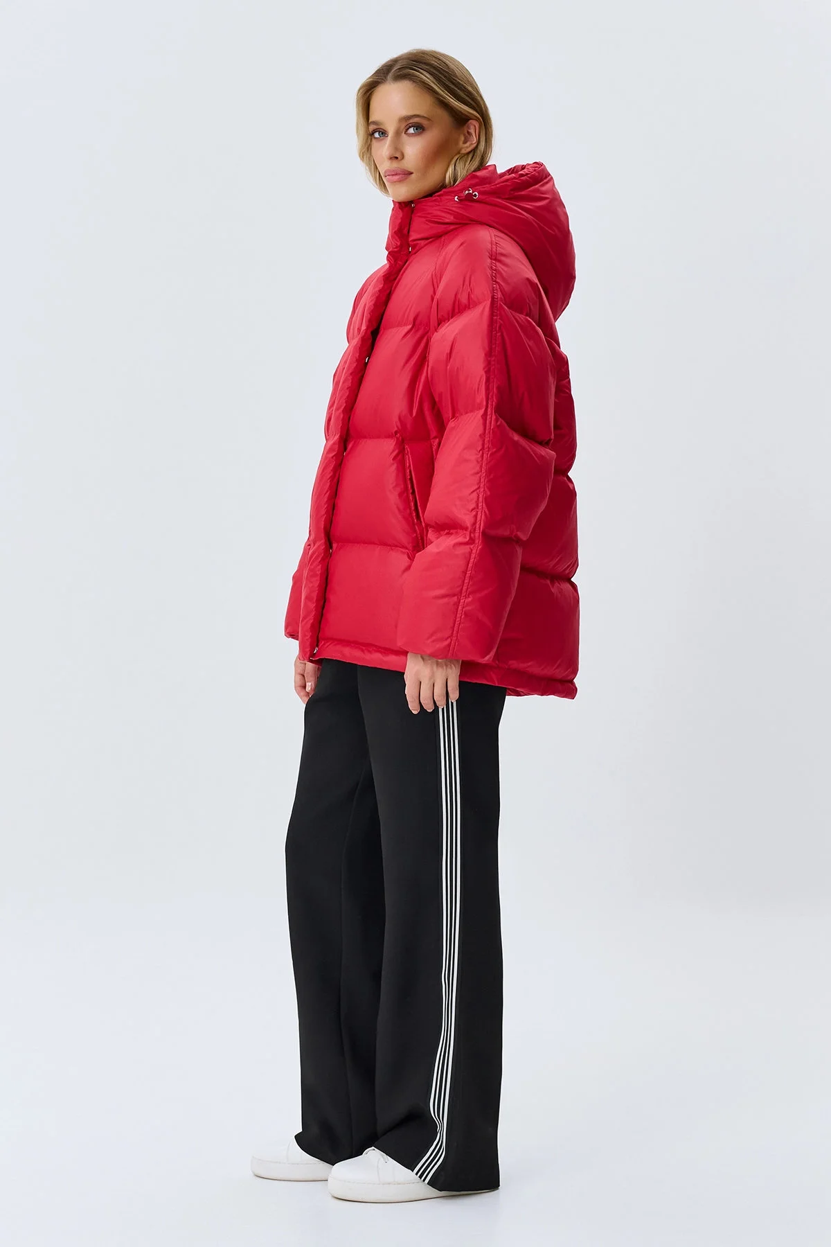 Яркий красный пуховик Oversize, 40