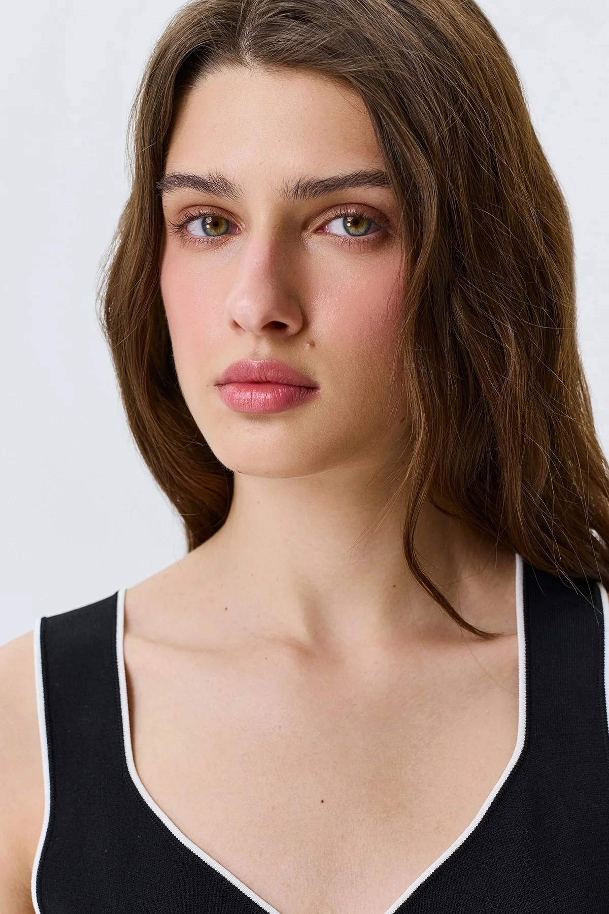 Топ из вискозы с контрастным кантом, 48