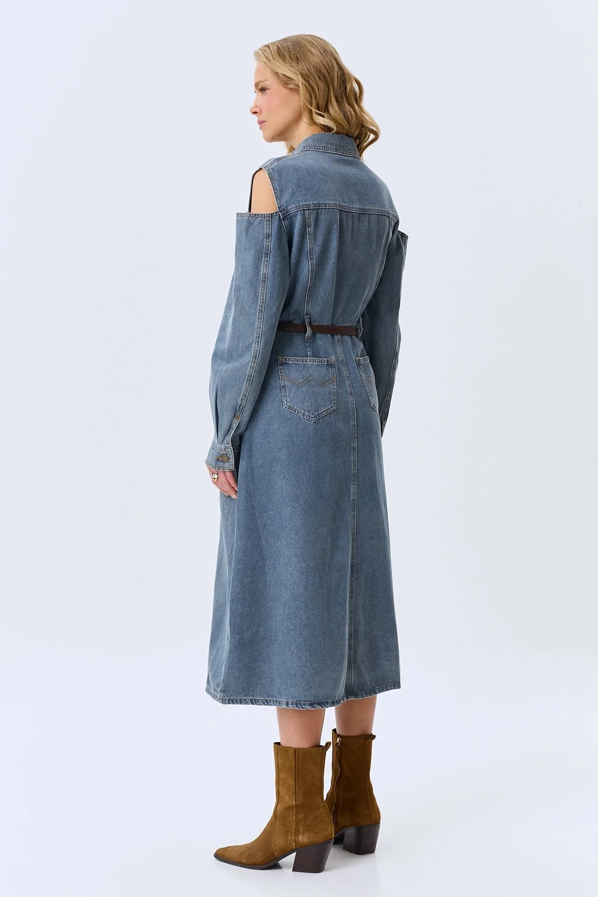 Джинсовое платье с вырезами на плечах, 42