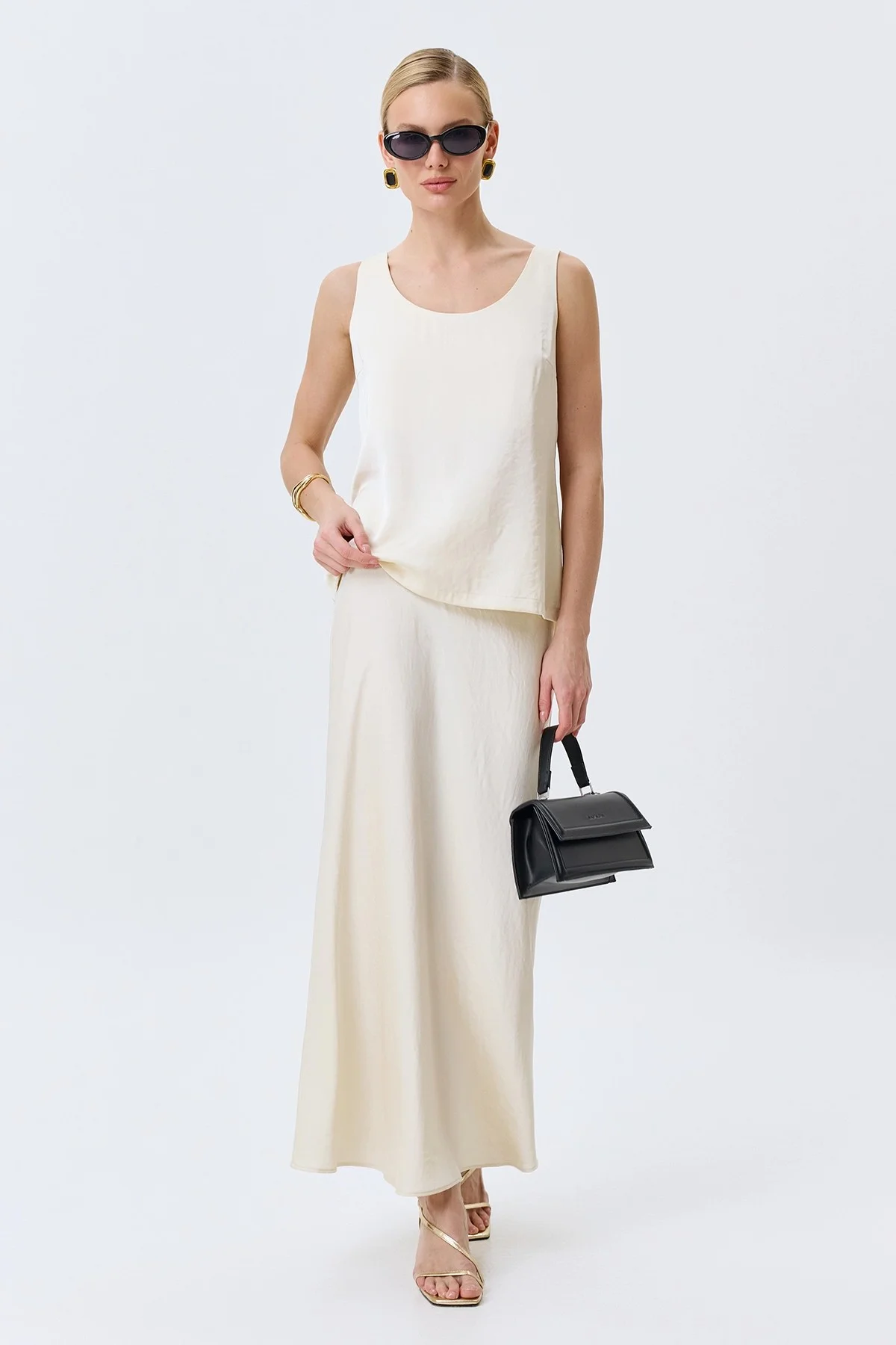 Белый свободный сатиновый топ, 48