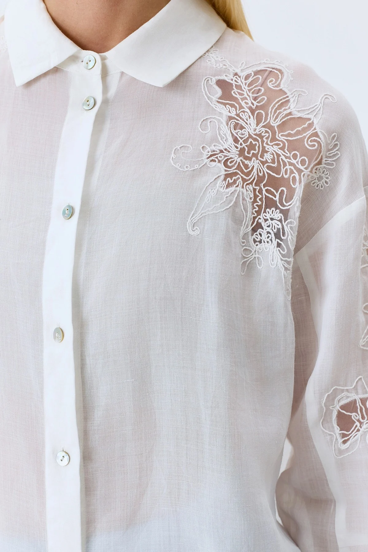 Удлиненная блузка с анималистичным принтом, 38