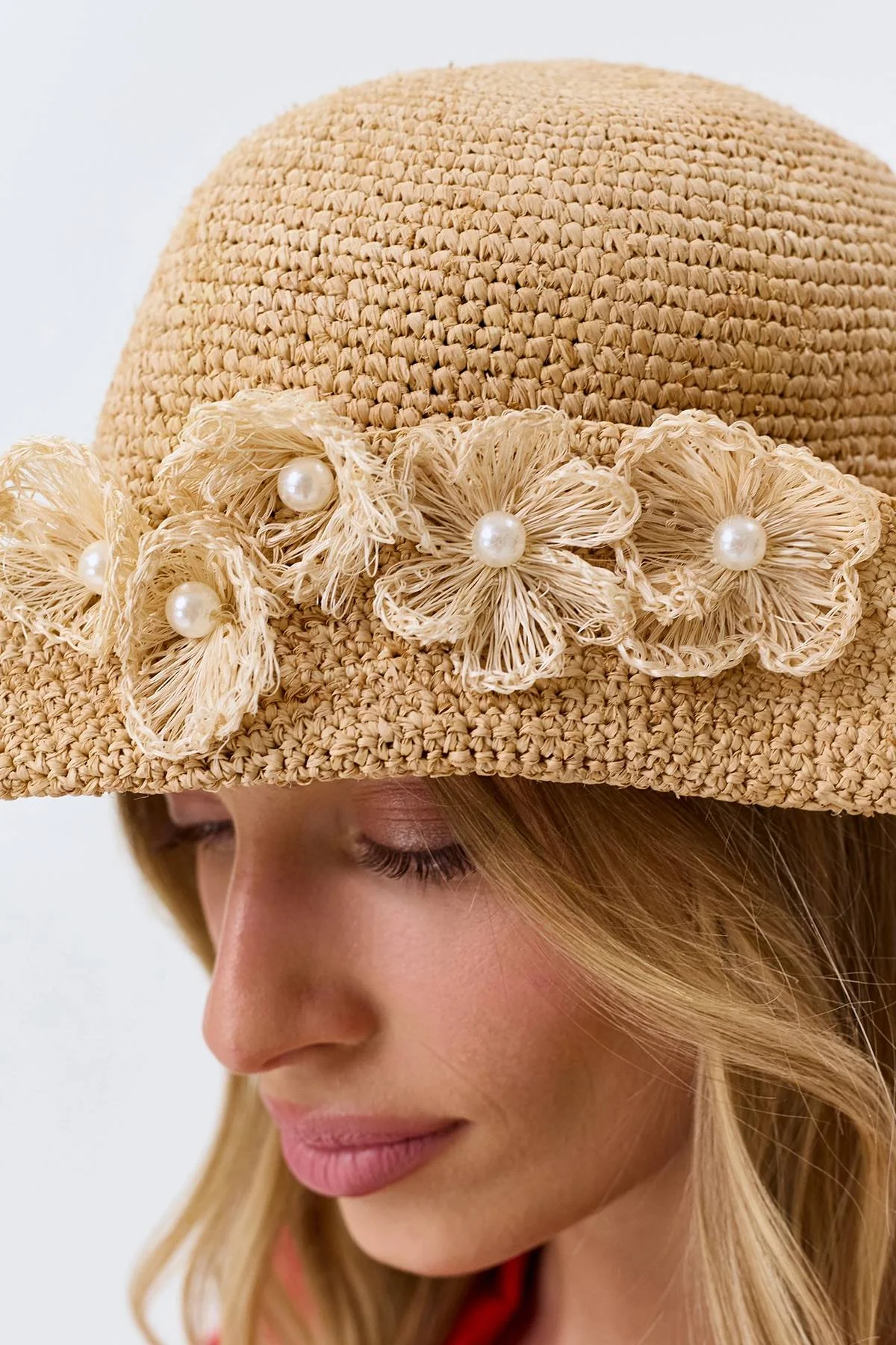 Шляпа из рафии с декором, One