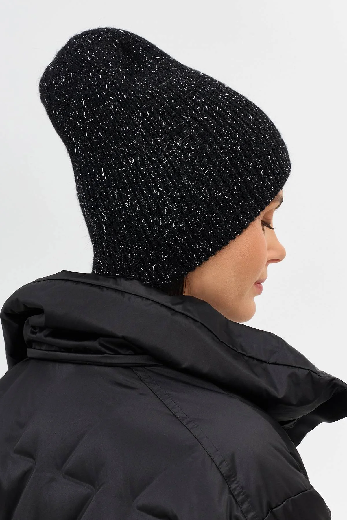 Шапка в мелкий рубчик с люрексом, One