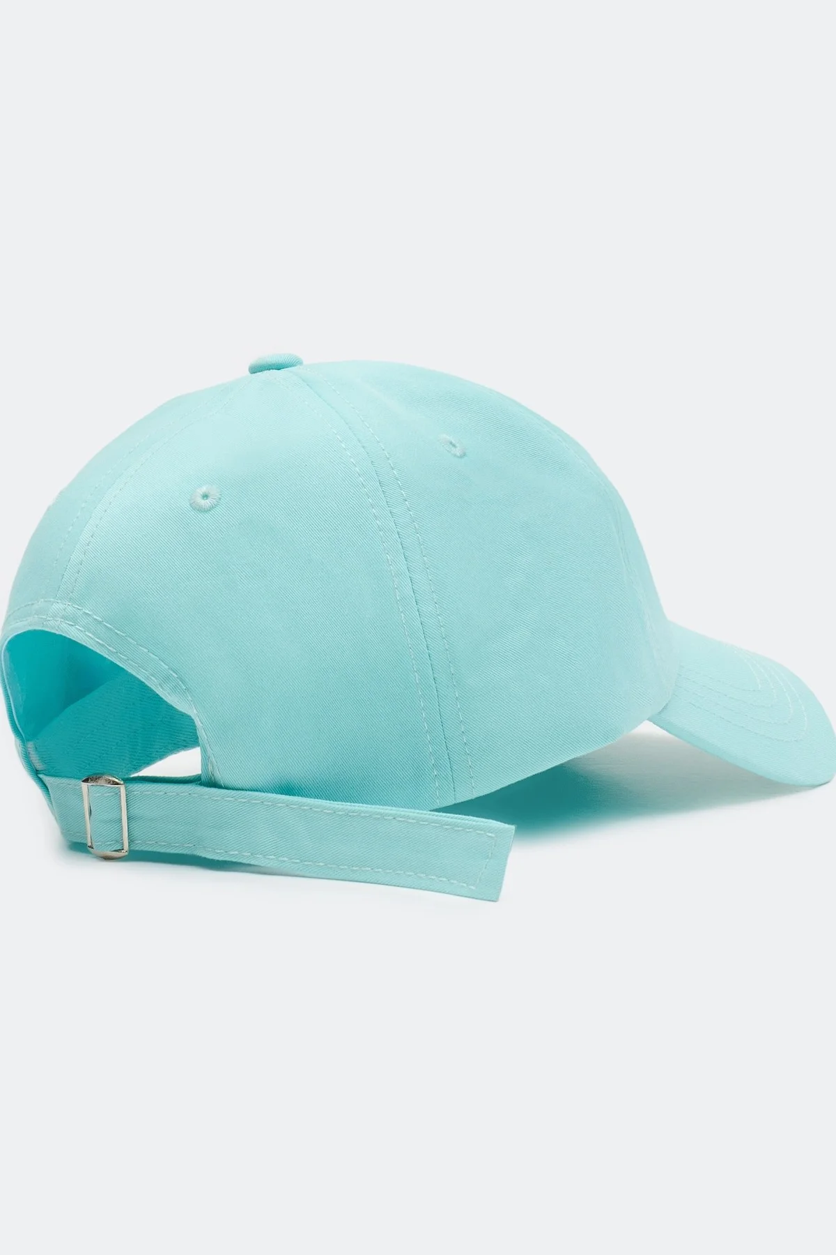 Яркая бейсболка с объемной вышивкой, One