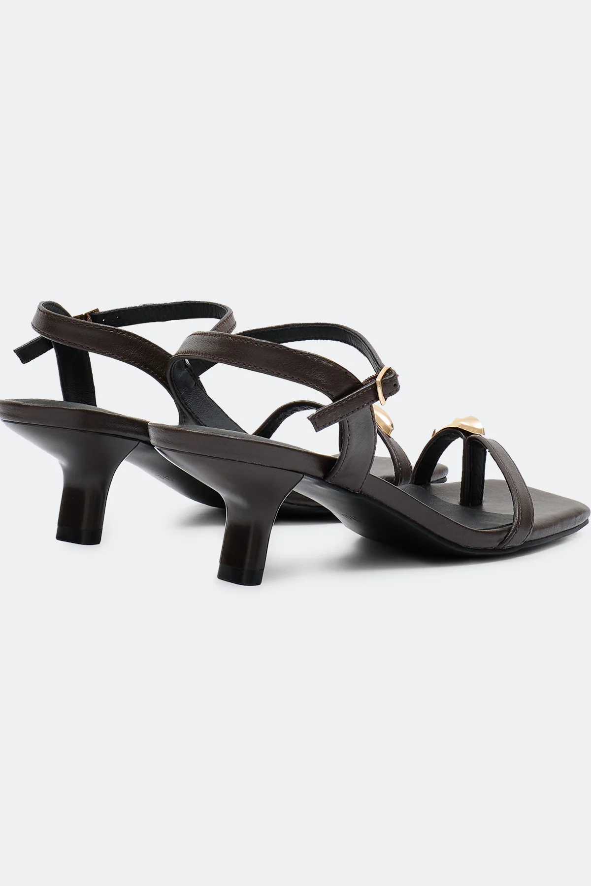 Кожаные босоножки с металлическим декором, 37