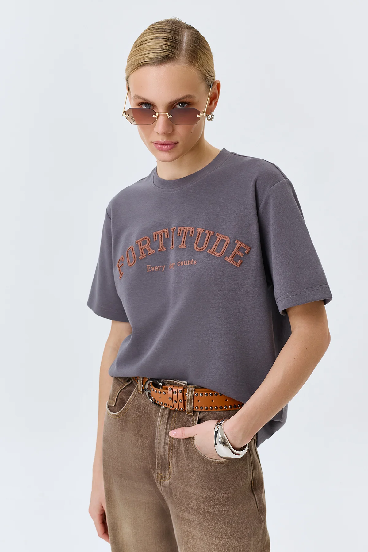 Темная прямая футболка в стиле "College", 50