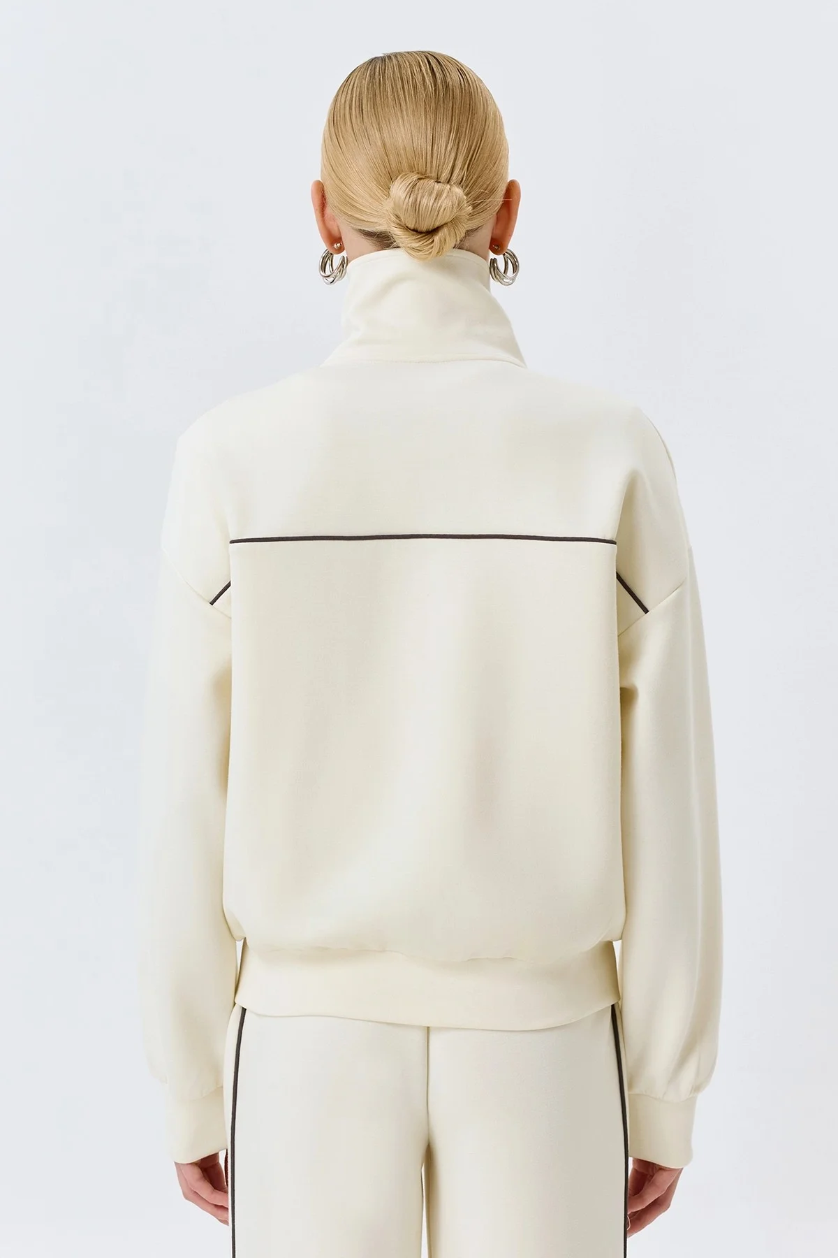 Трикотажный бомбер в спортивном стиле, 42