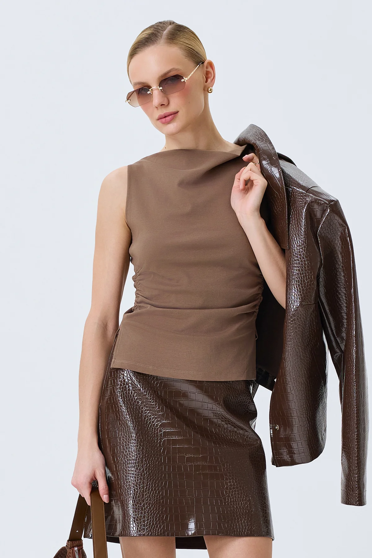 Топ с драпировкой, 52