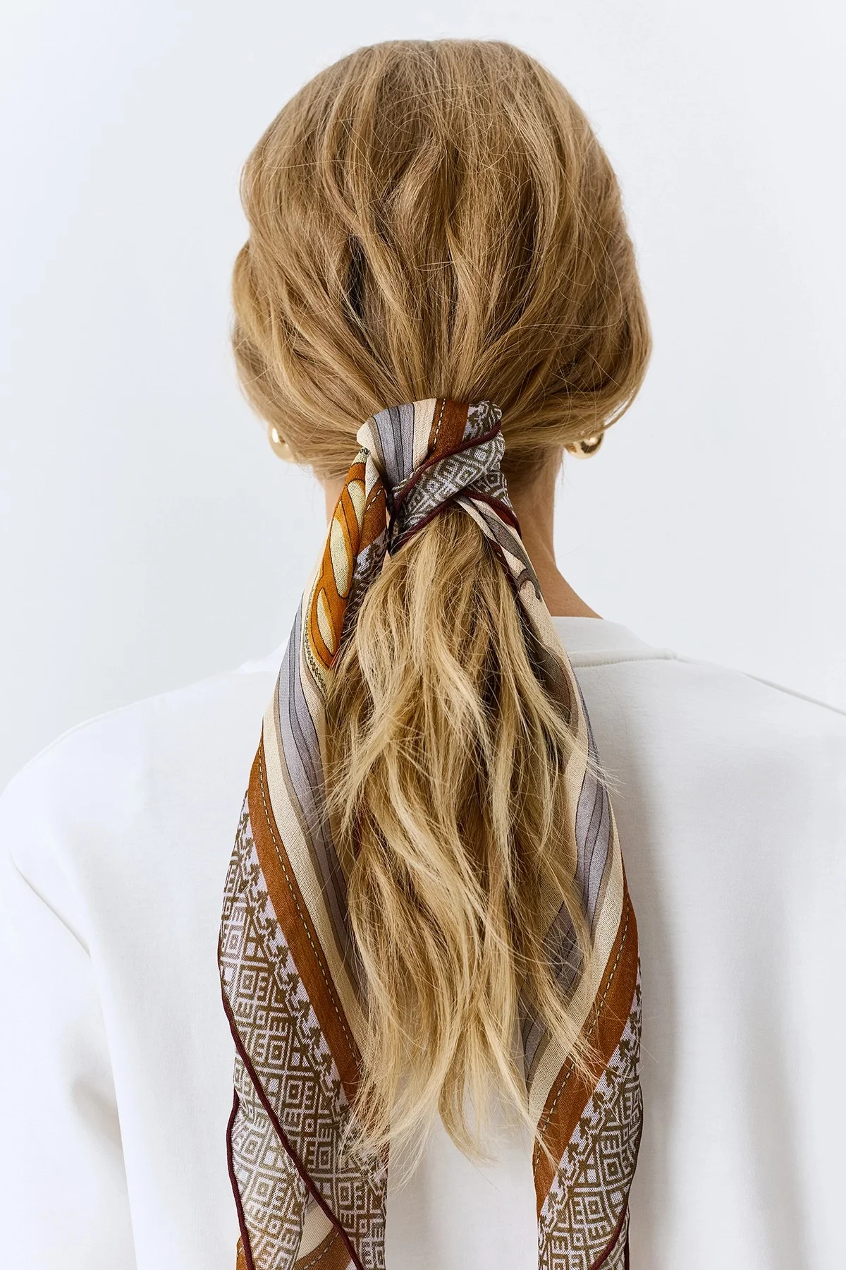 Яркий шелковый платок, One