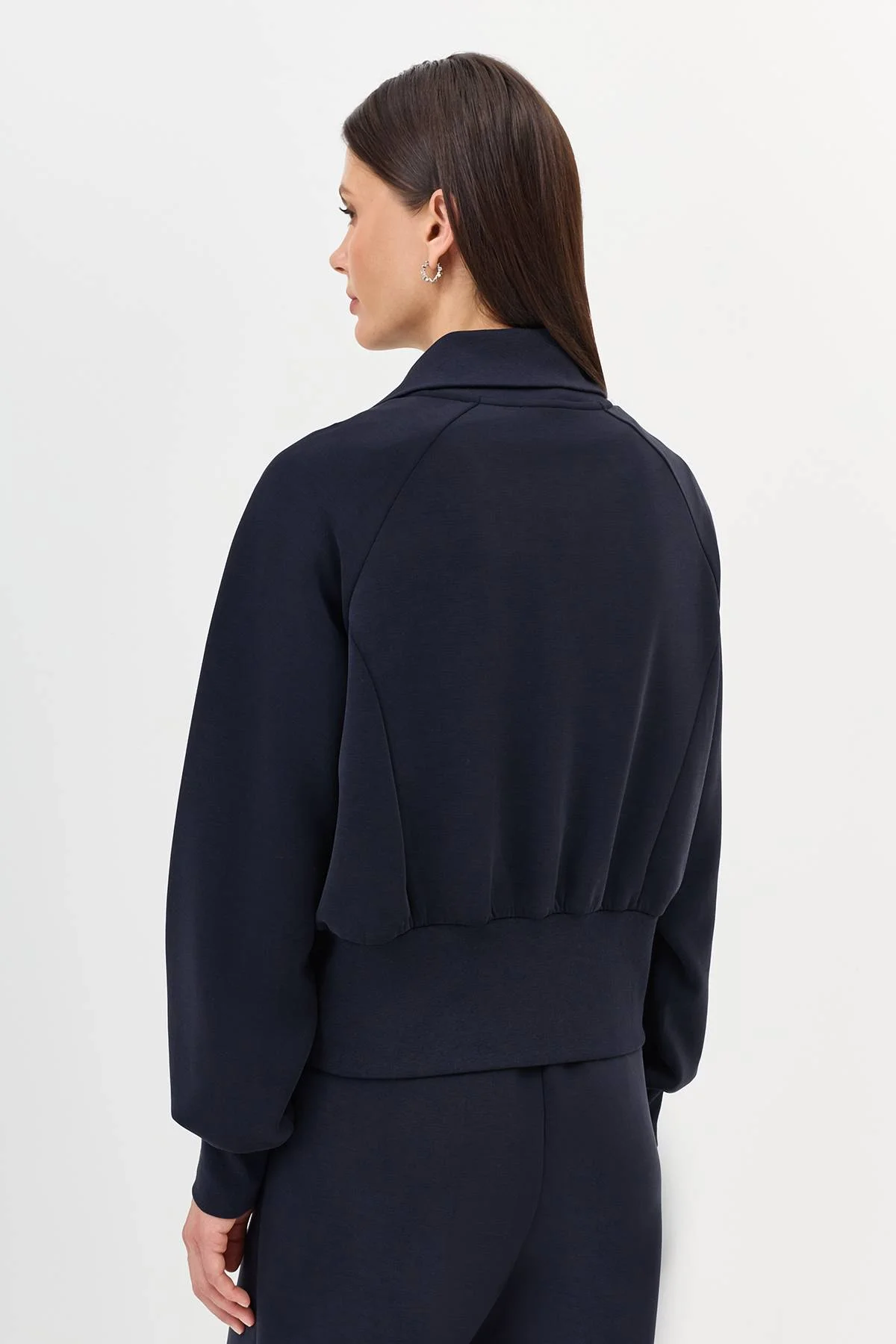 Лимитированная серия бомбер с высоким воротником и палантином, 40