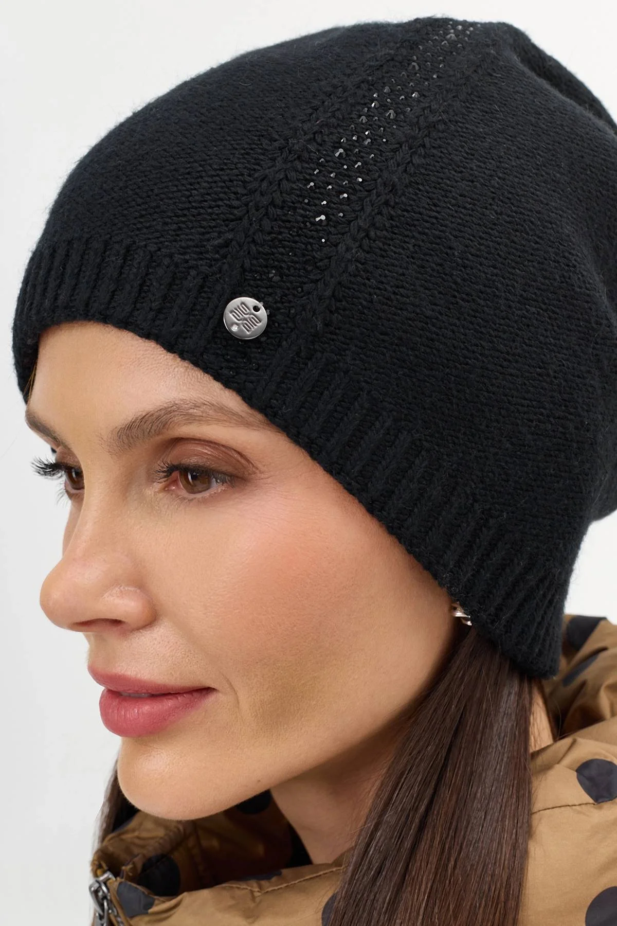 Черная шапка с декором из мерцающих страз, One