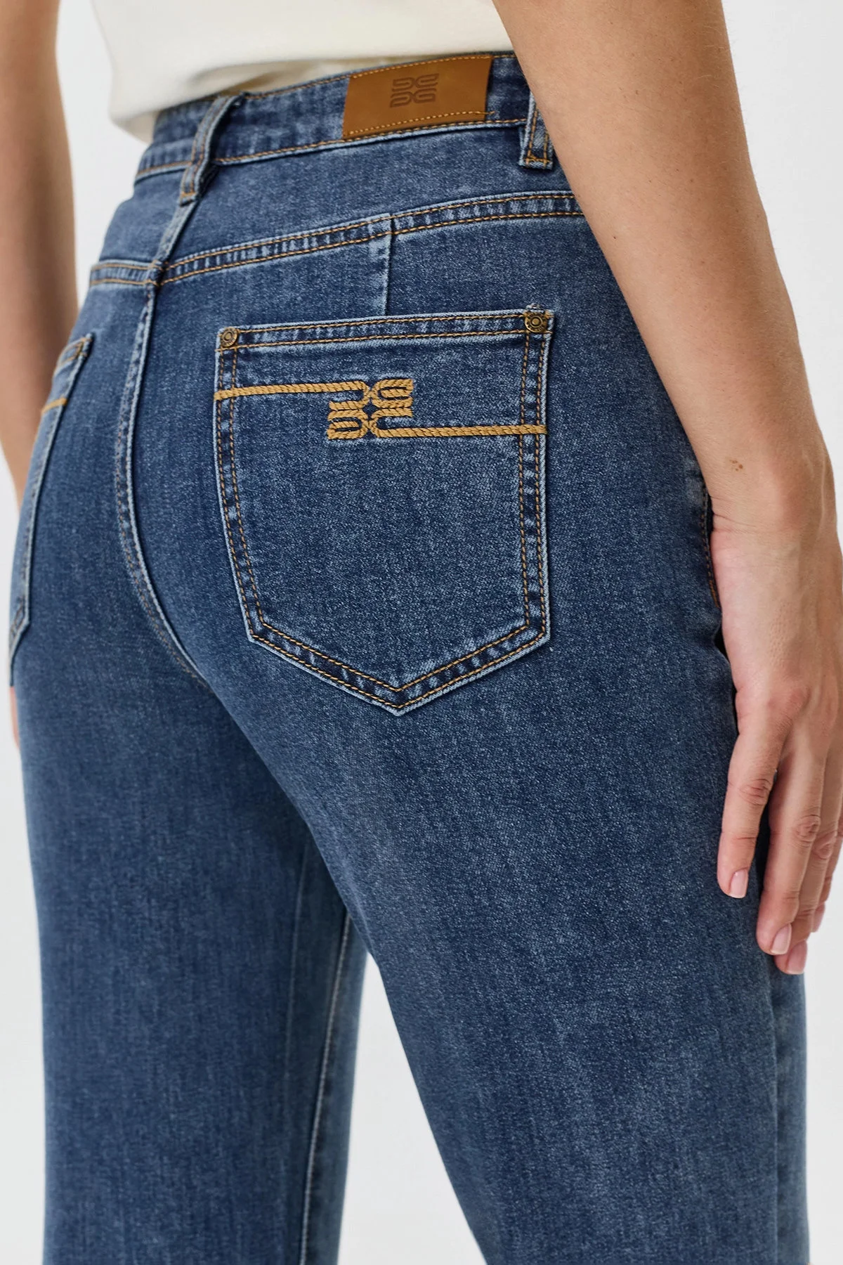 Джинсы Bootcut с контрастной вышивкой, деним, 42