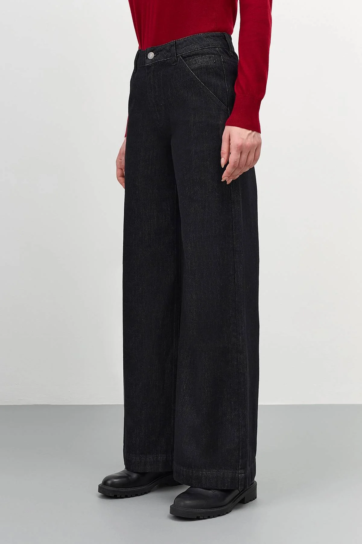 Широкие черные джинсы, 40