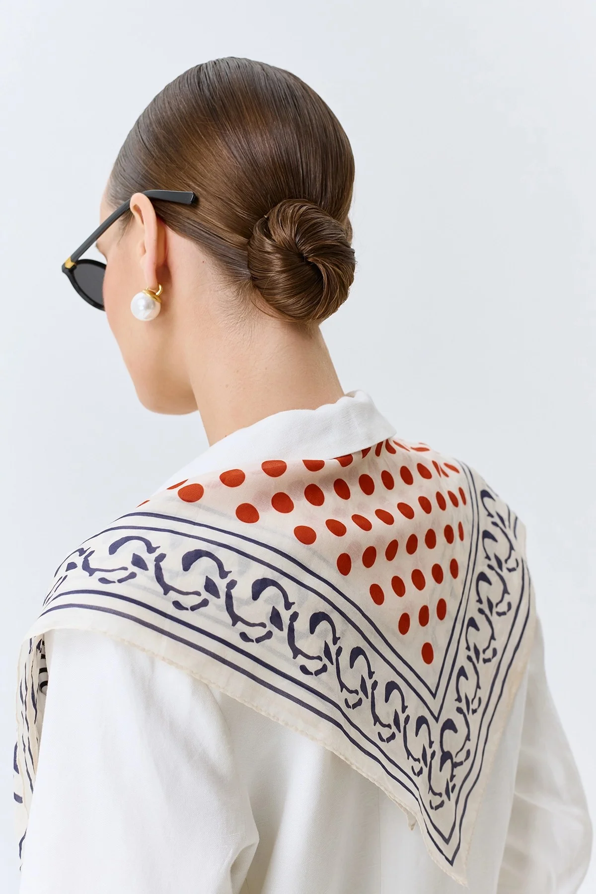 Шейный платок в яркий горошек, One