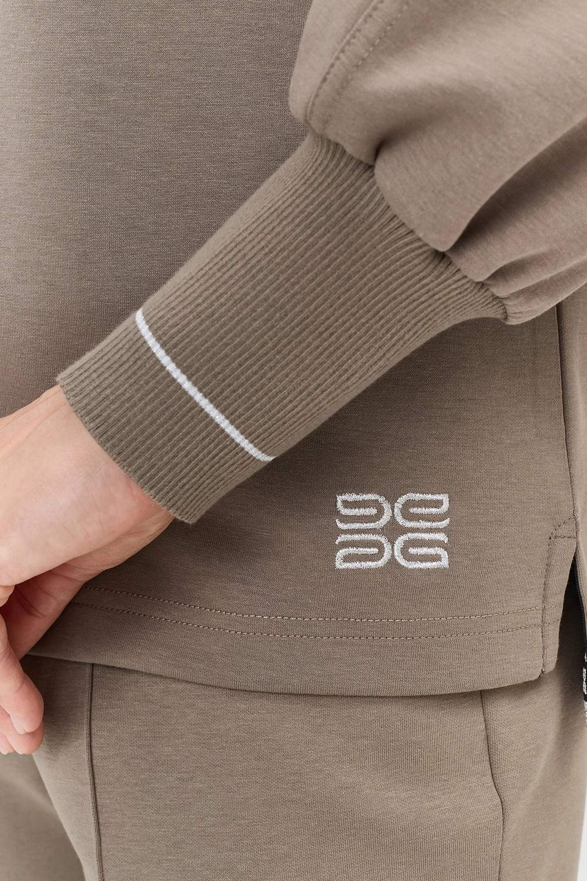 Лимитрированная серия джемпер из хлопкового джерси и ремень, 44