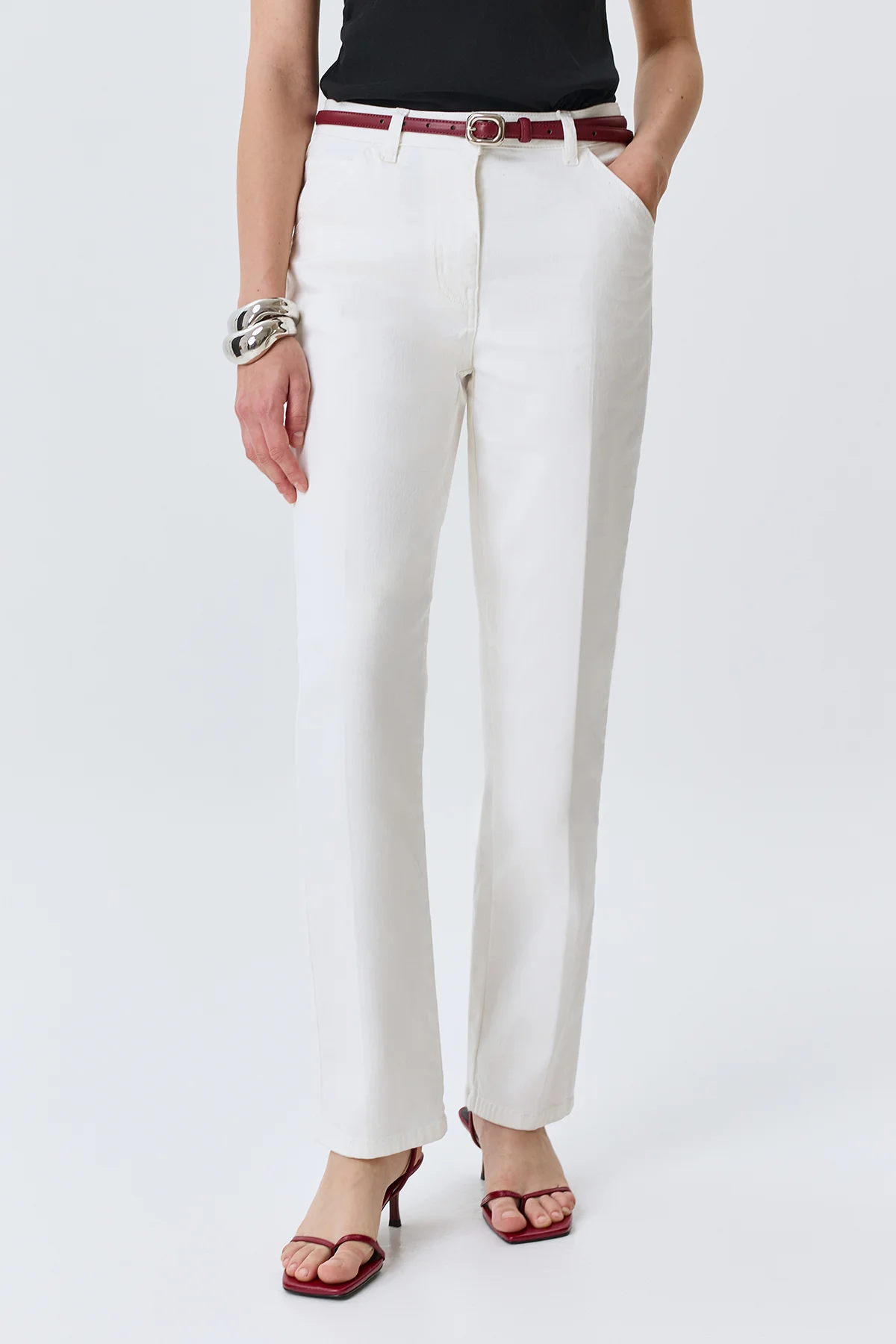 Прямые джинсы с акцентными швами, 52