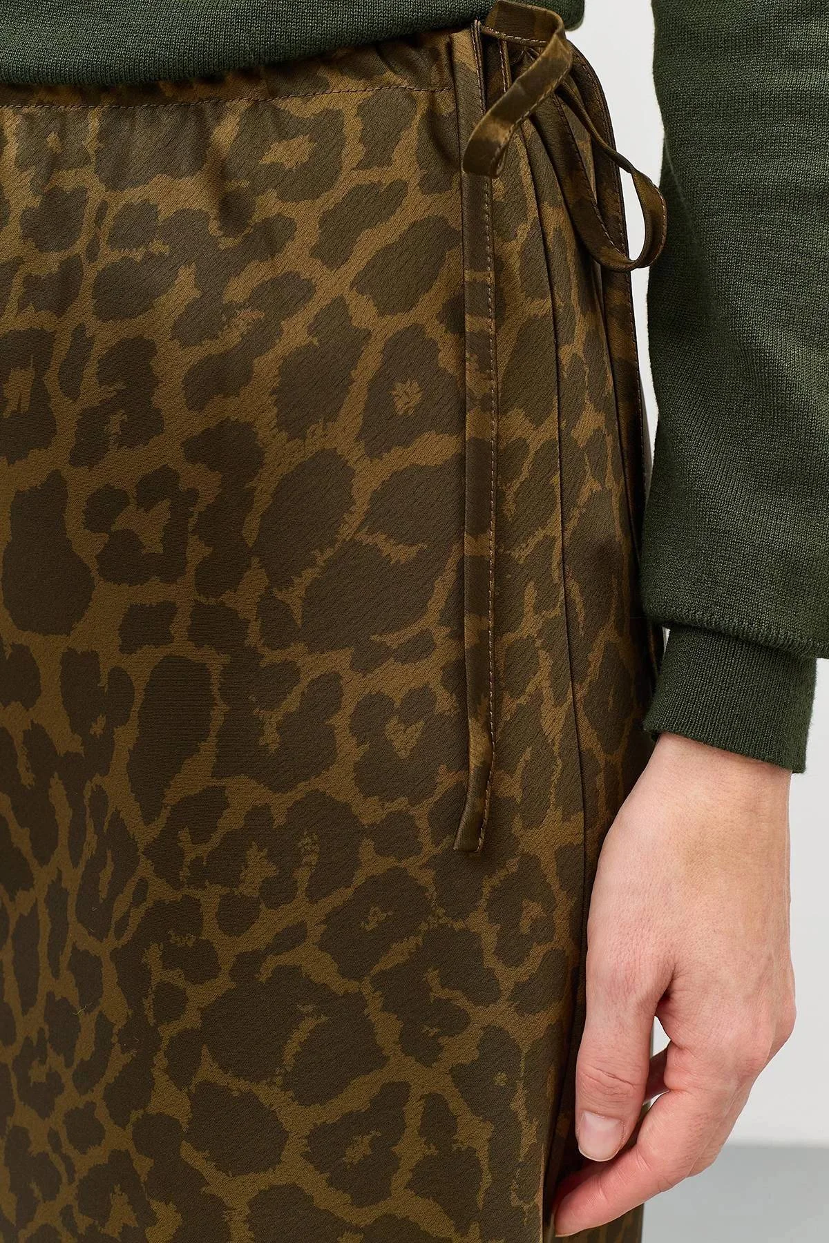 Сатиновая юбка с анималистичным принтом, 46