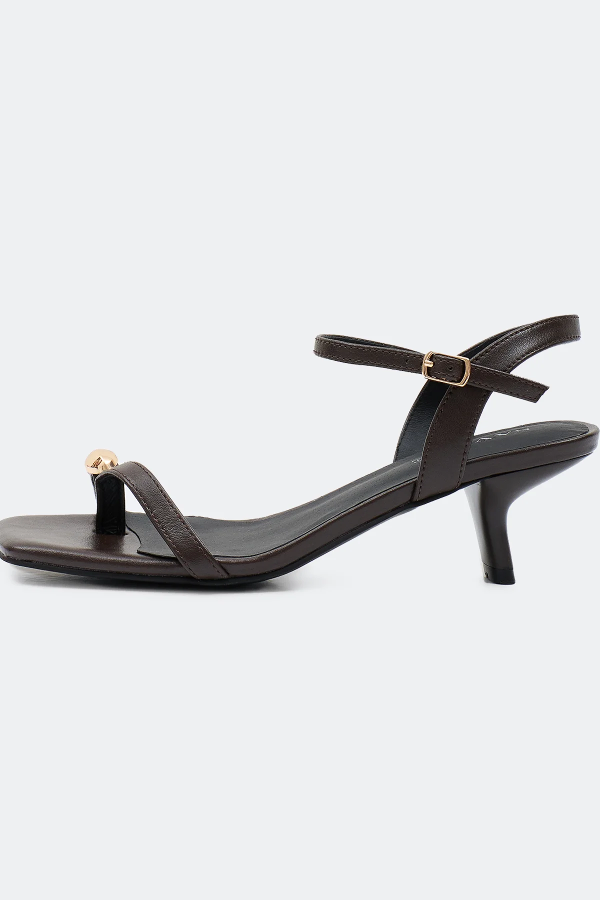 Кожаные босоножки с металлическим декором, 38