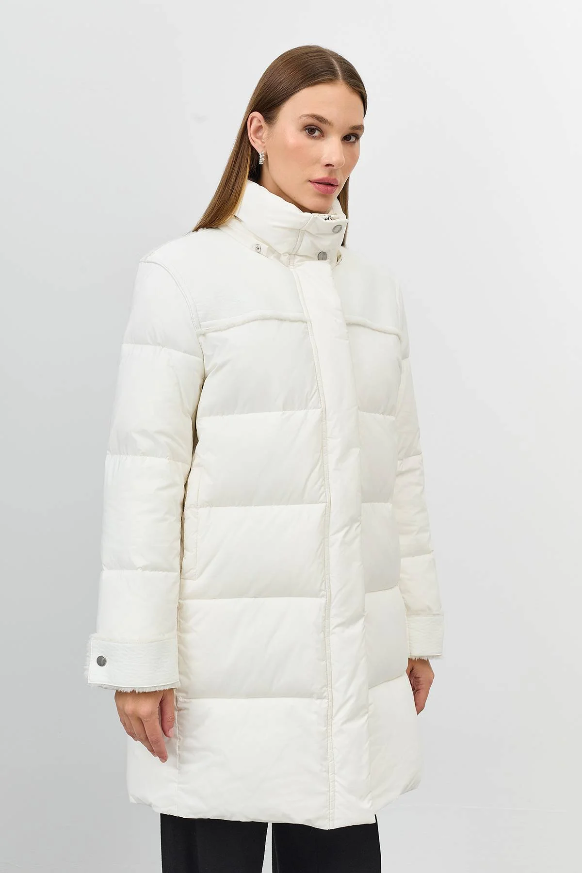 Лимитированная серия пальто с капюшоном из искусственной овчины с палантином, 52