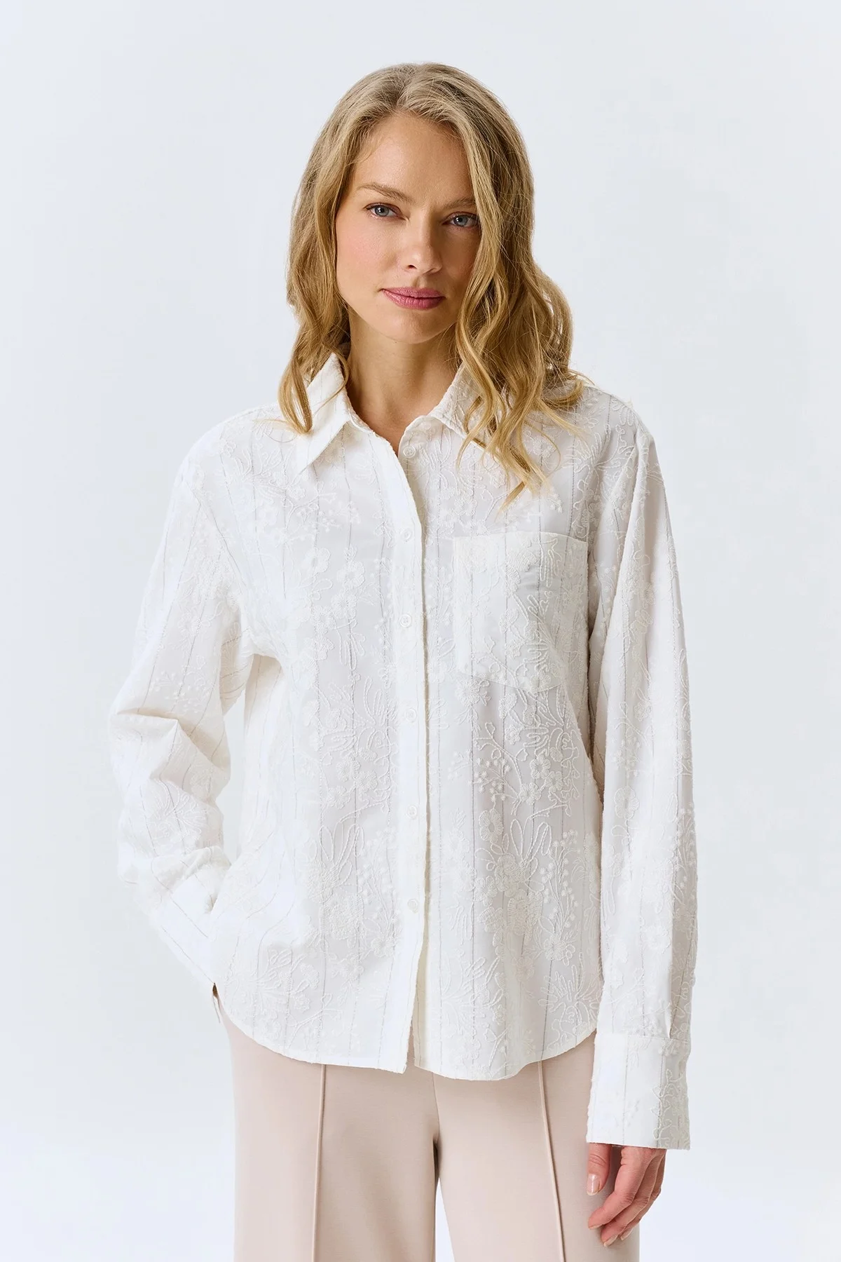 Рубашка с вышивкой в тонкую полоску, 40