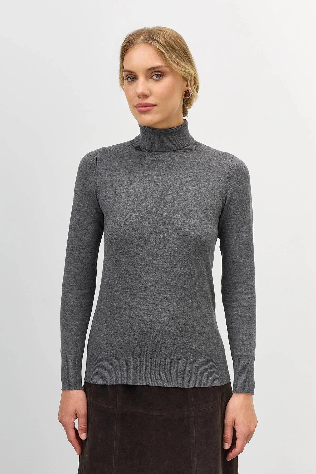 Базовая водолазка из смесовой вискозы в сером цвете, 46 Базовая водолазка из смесовой вискозы в сером цвете, 46