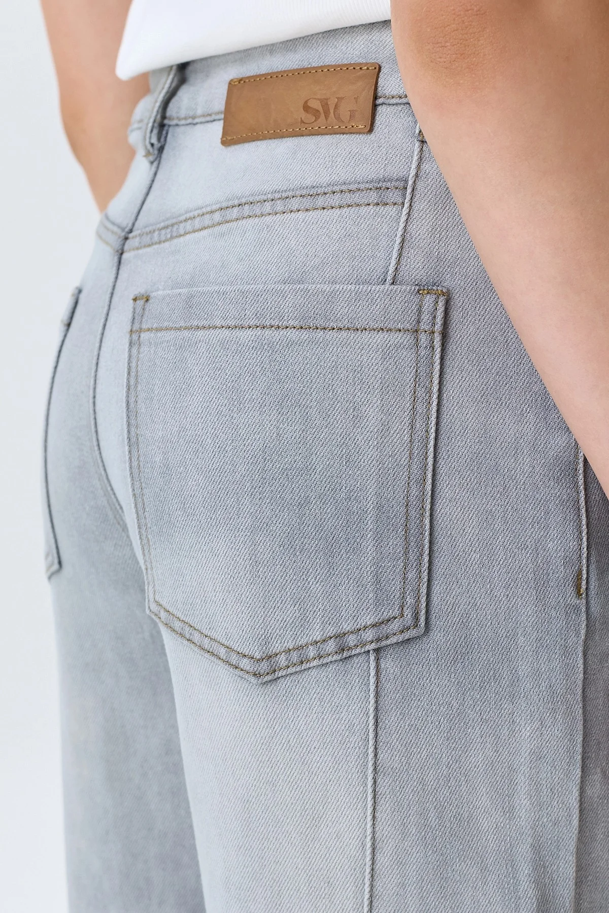 Прямые серые джинсы, 50