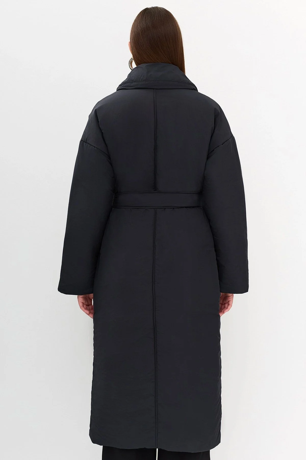 Минималистичное однотонное пальто в чёрном цвете с утеплителем, 50р