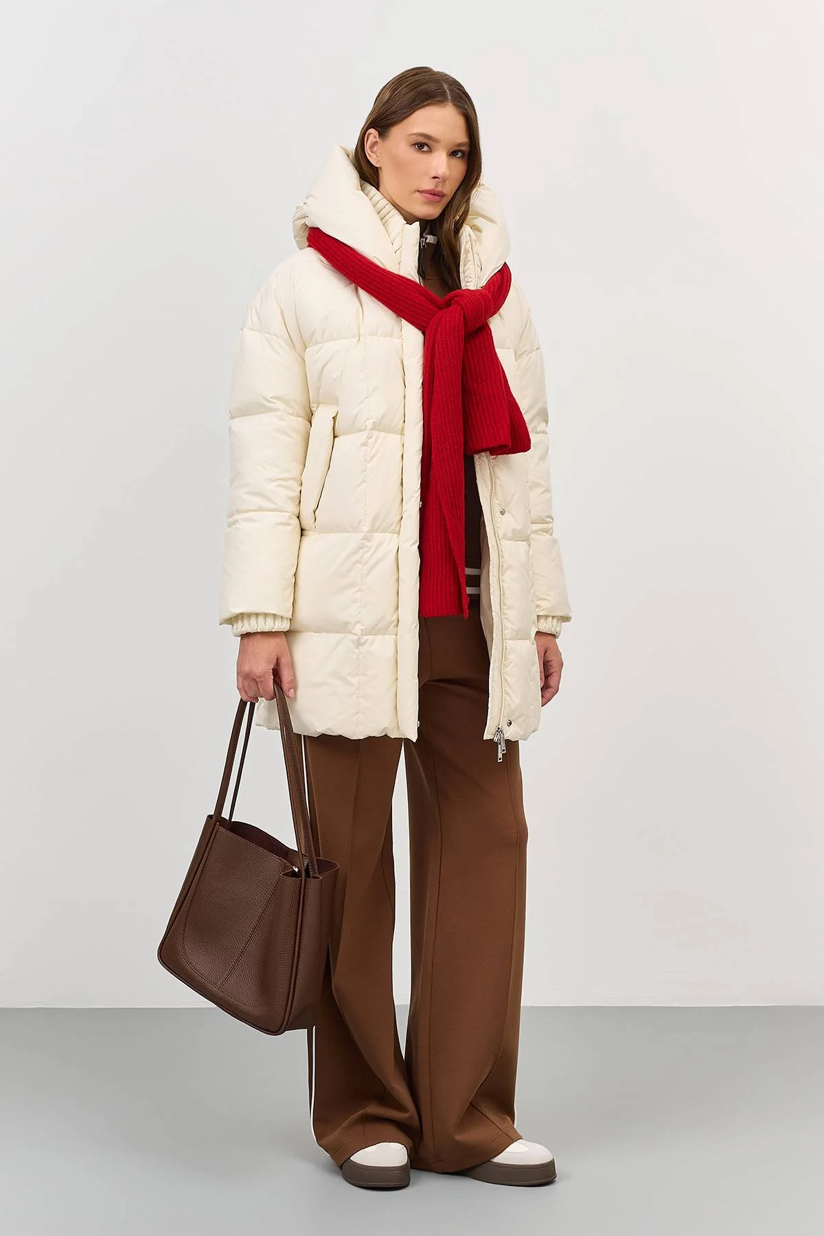 Лимитированная серия укороченный пуховик с акцентным воротником и палантин, 42