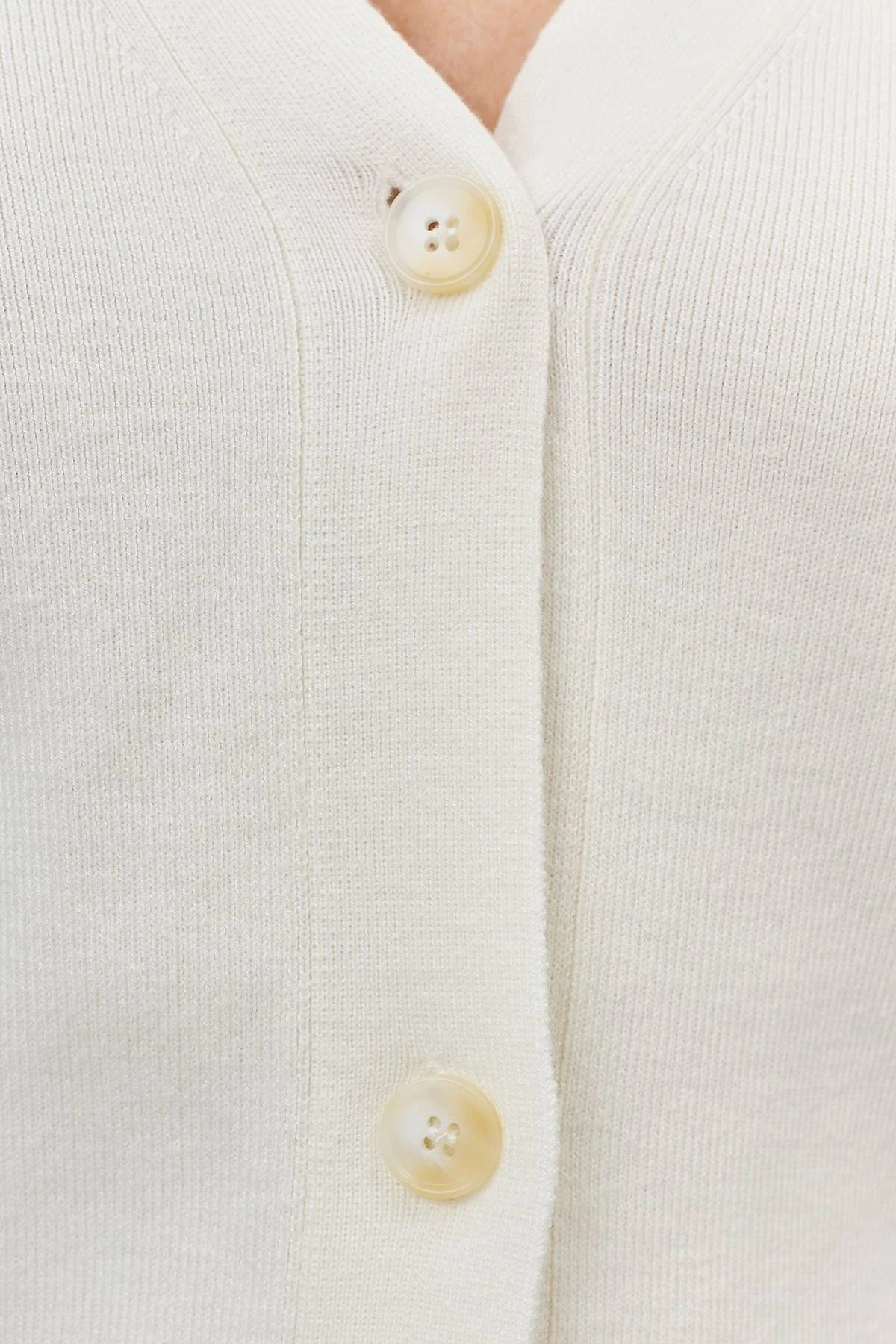 Классический белый кардиган с V-образным вырезом, 52