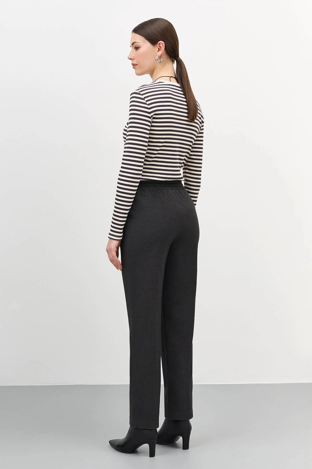 Светлая базовая манишка, 44